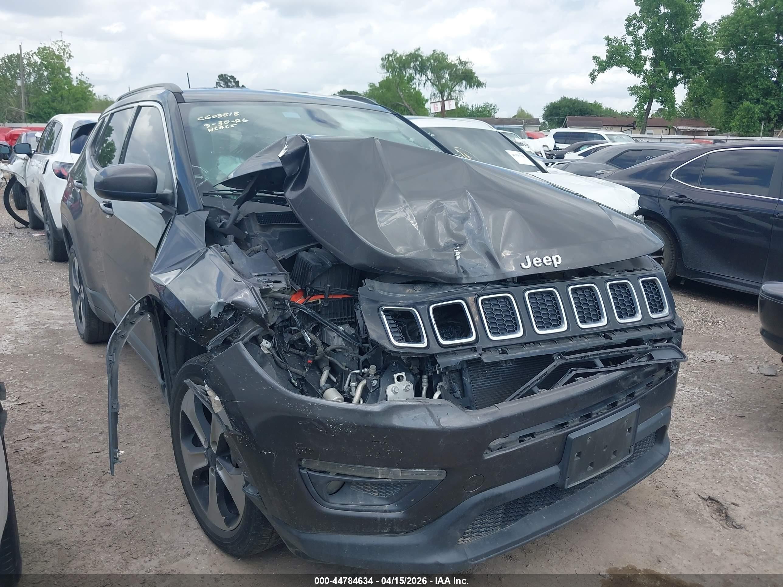 2018 Jeep Compass Latitude, VIN 3C4NJDBB4JT235191 — Front end