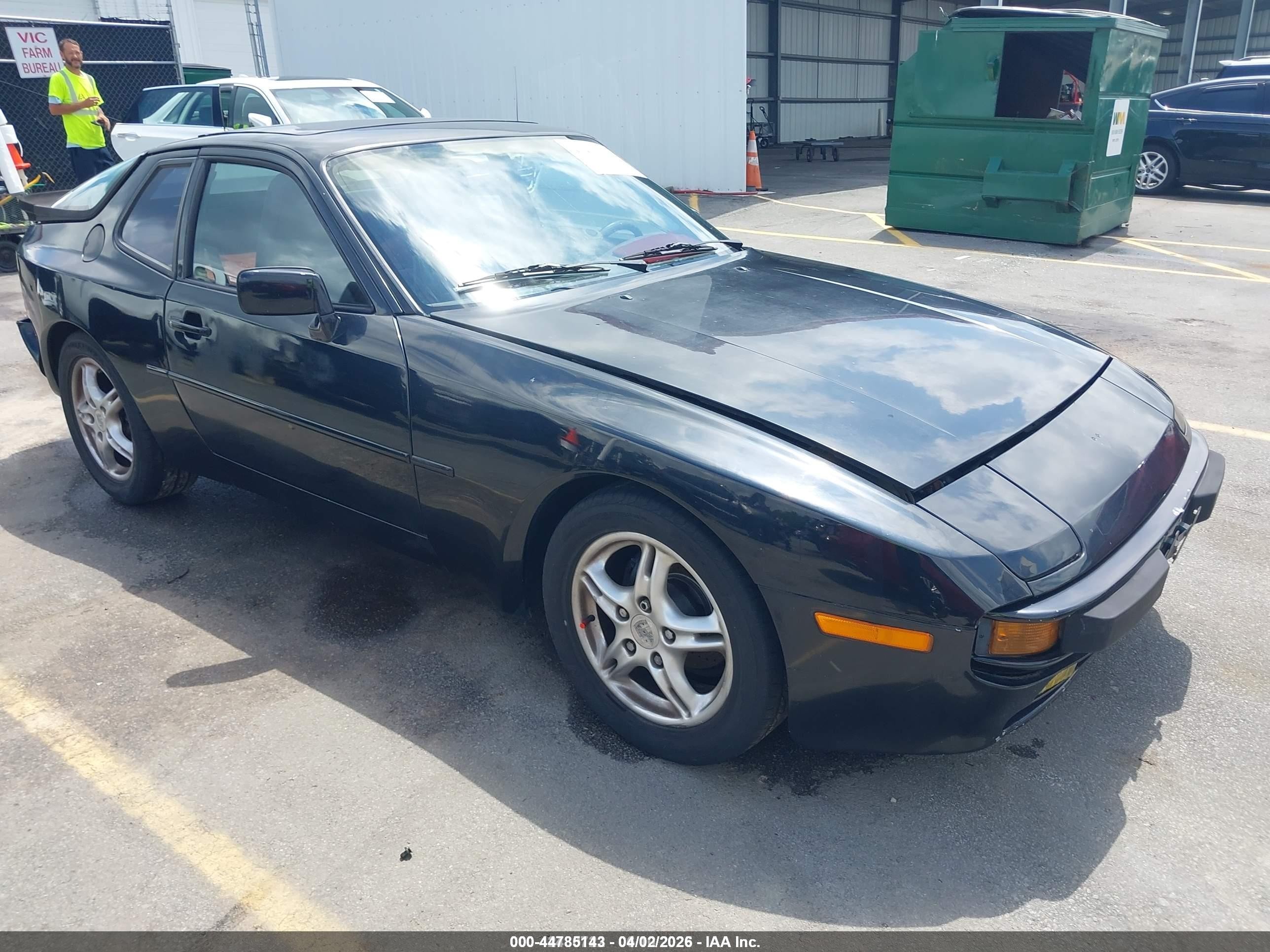 1986 Porsche 944, VIN WP0AA0946GN456394 — Зад