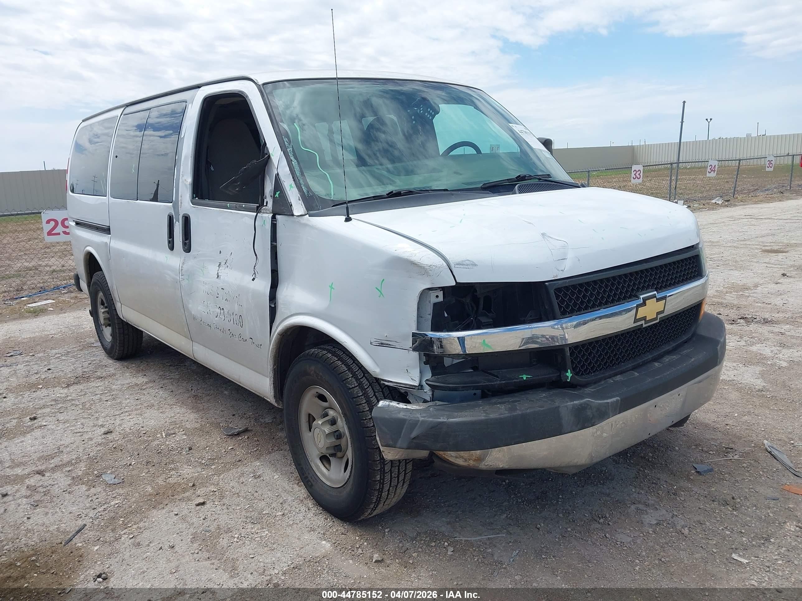 2014 Chevrolet Express Passenger LT, VIN 1GAZGYFG3E1195673 — Front end