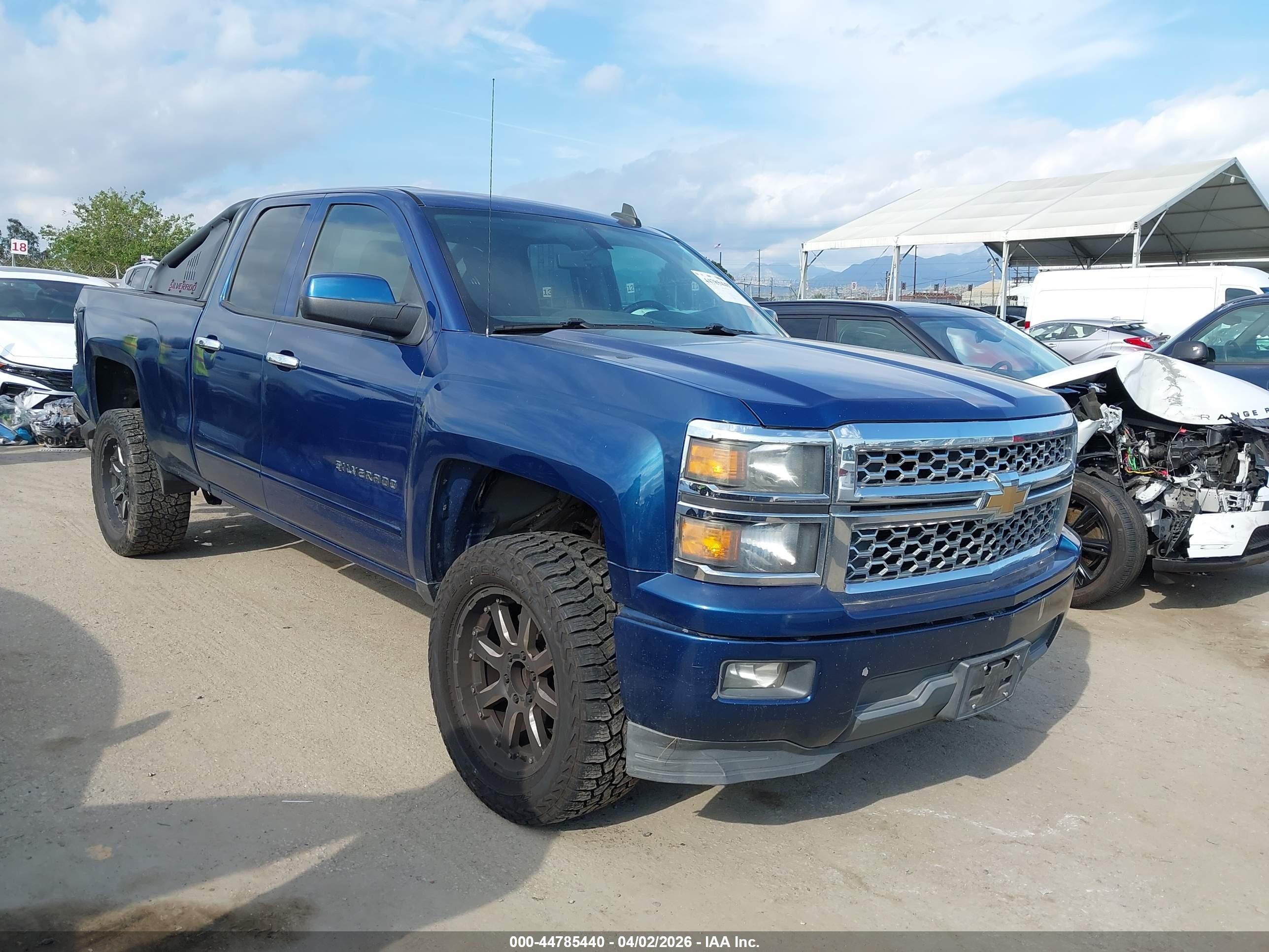 2015 Chevrolet Silverado 1500 LT, VIN 1GCRCREH2FZ179535 — Rear end