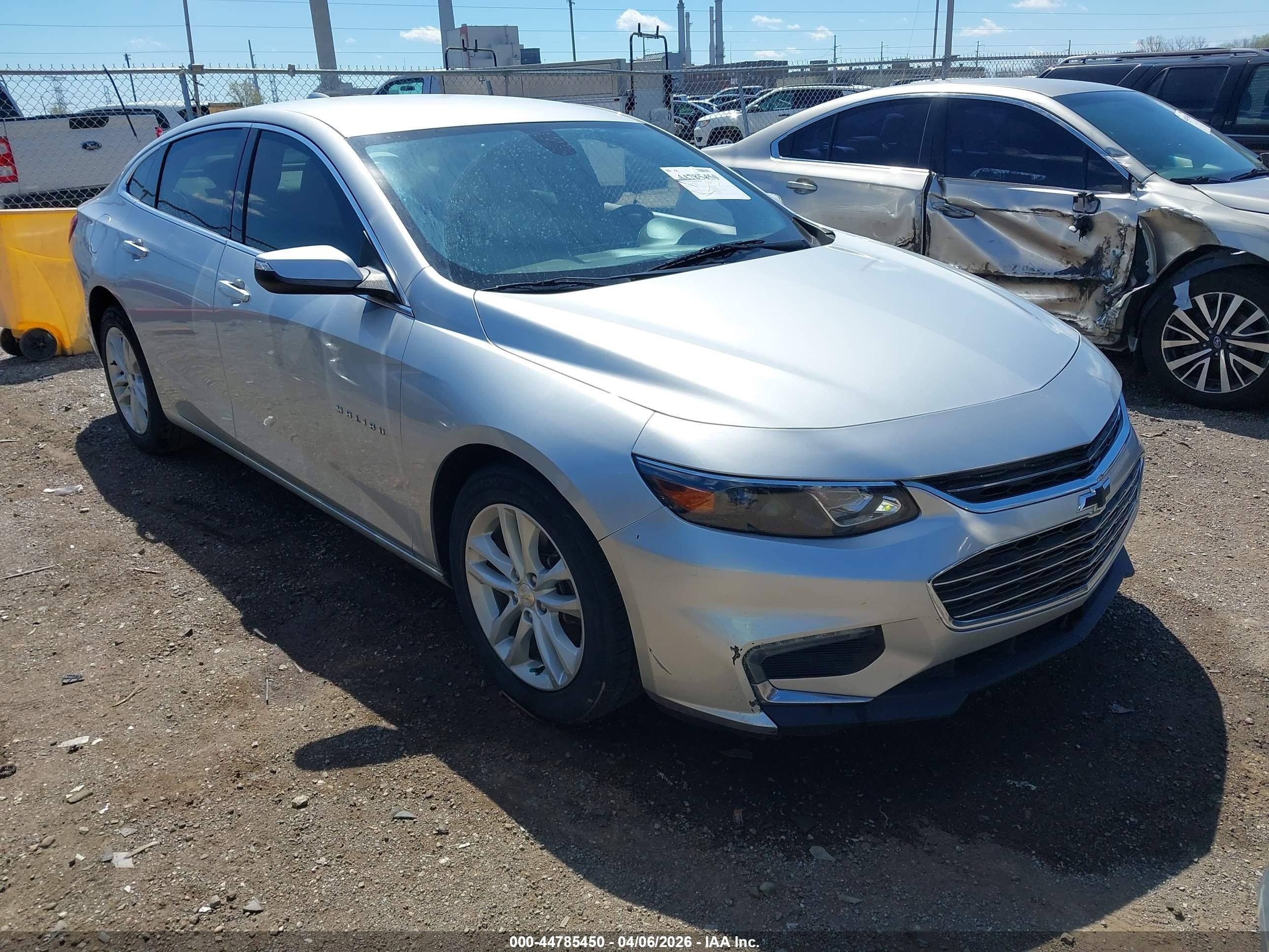 2018 Chevrolet Malibu LT, VIN 1G1ZD5ST1JF106030 — Side