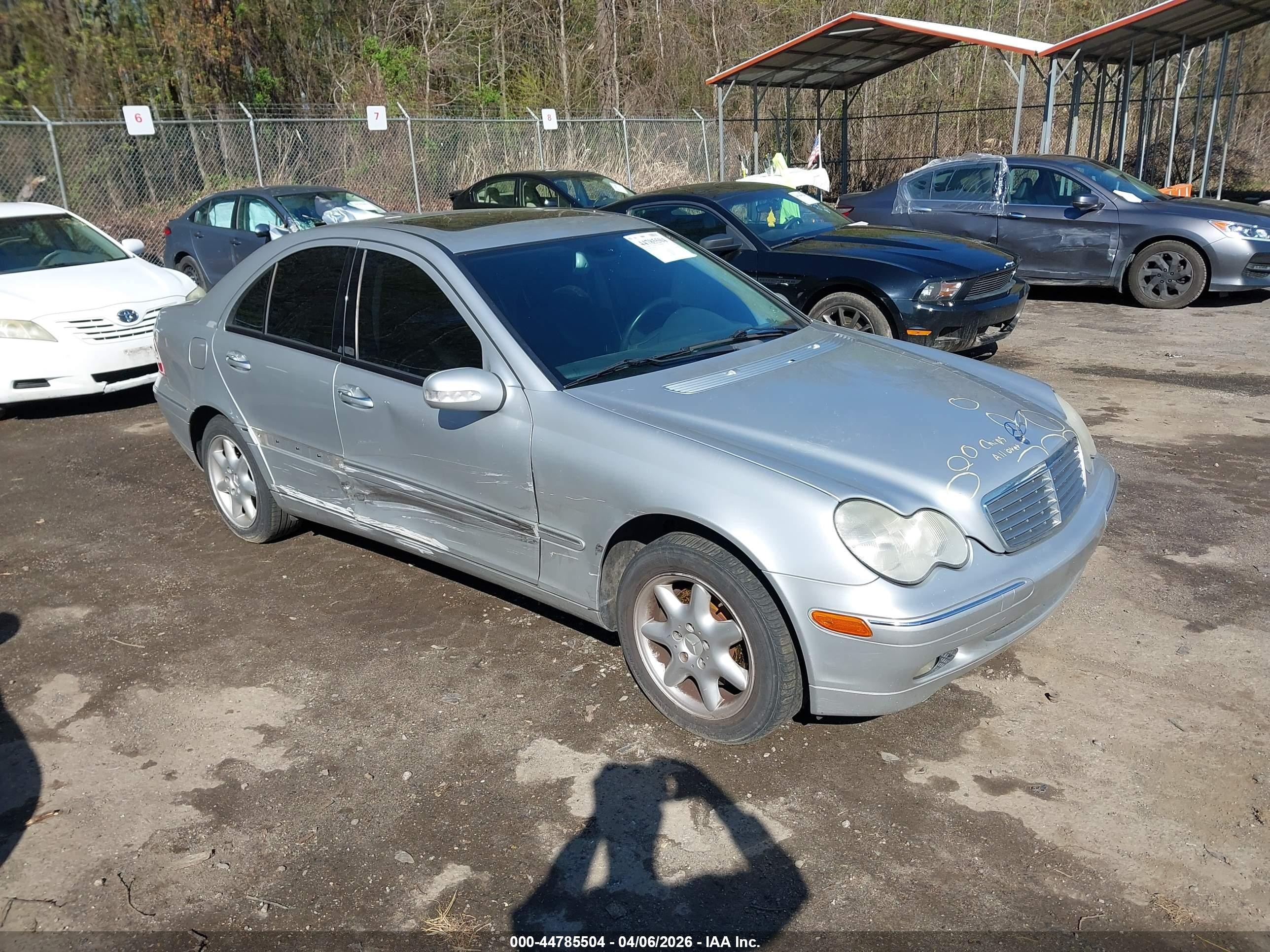 2001 Mercedes-Benz C 230/260/280/320, VIN WDBRF64J41F022401 — Side