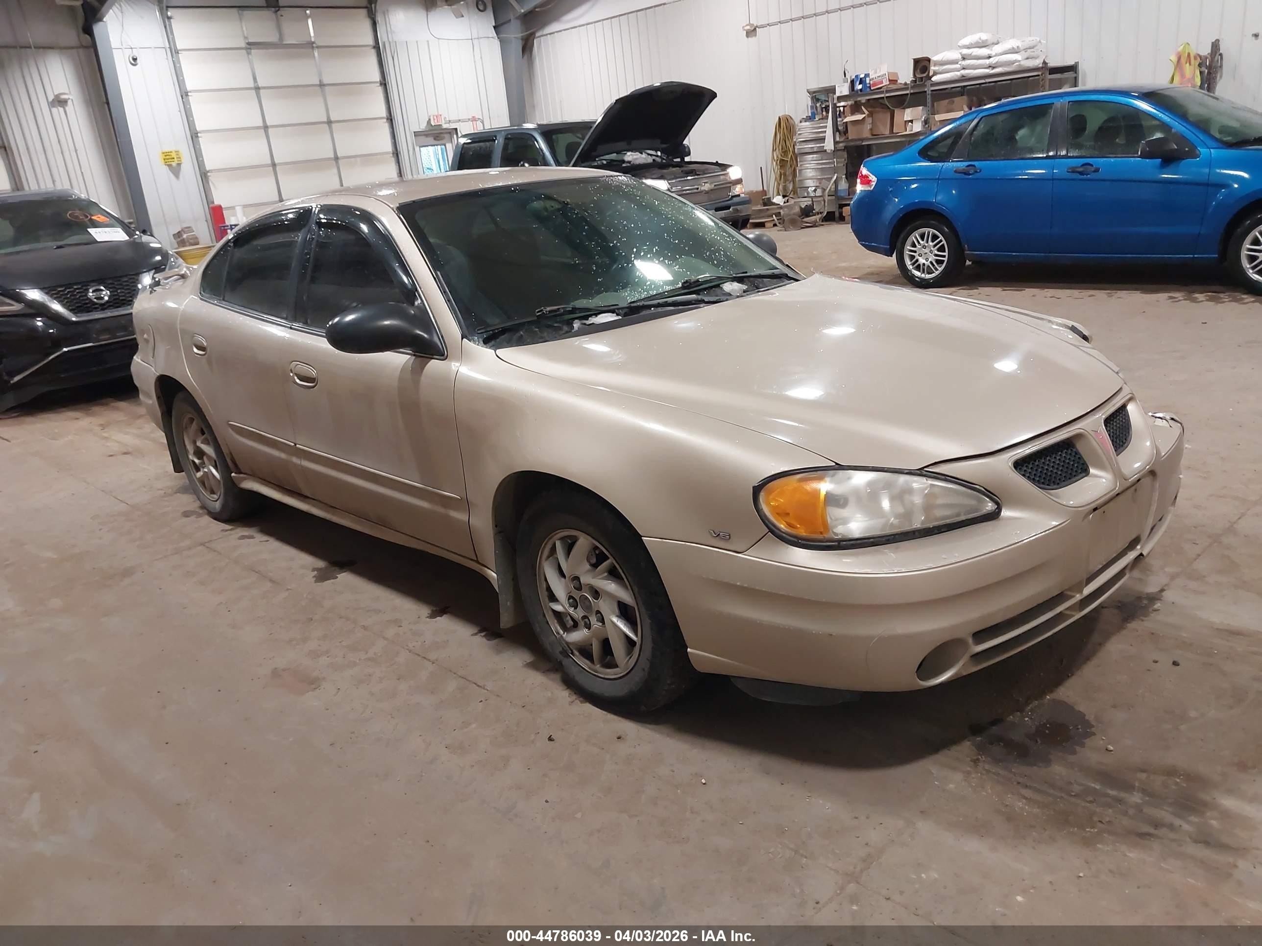 2005 Pontiac Grand Am SE, VIN 1G2NE52E15M110024 — Front end