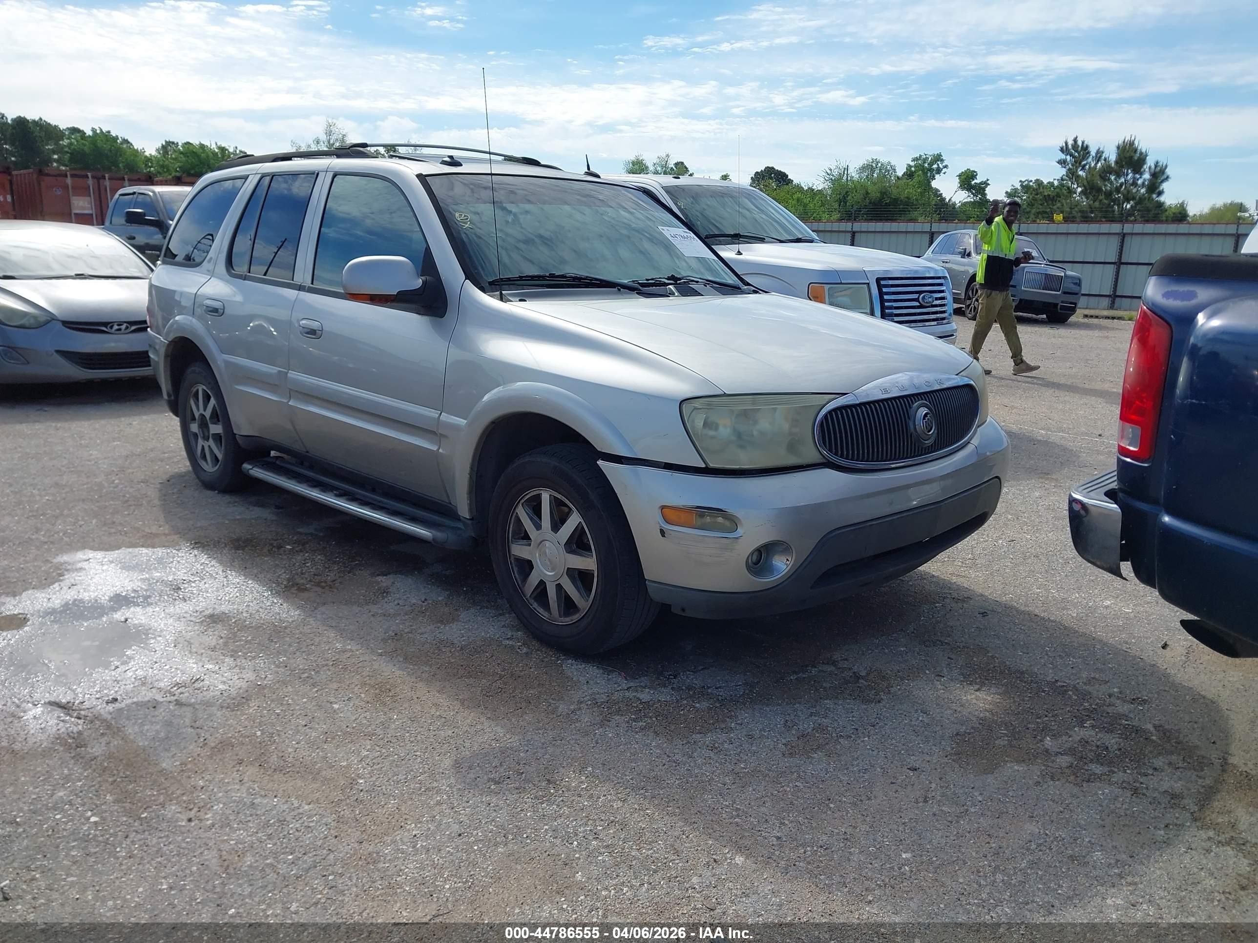 2004 Buick Rainier CXL Plus, VIN 5GAET13P642328921 — Front end