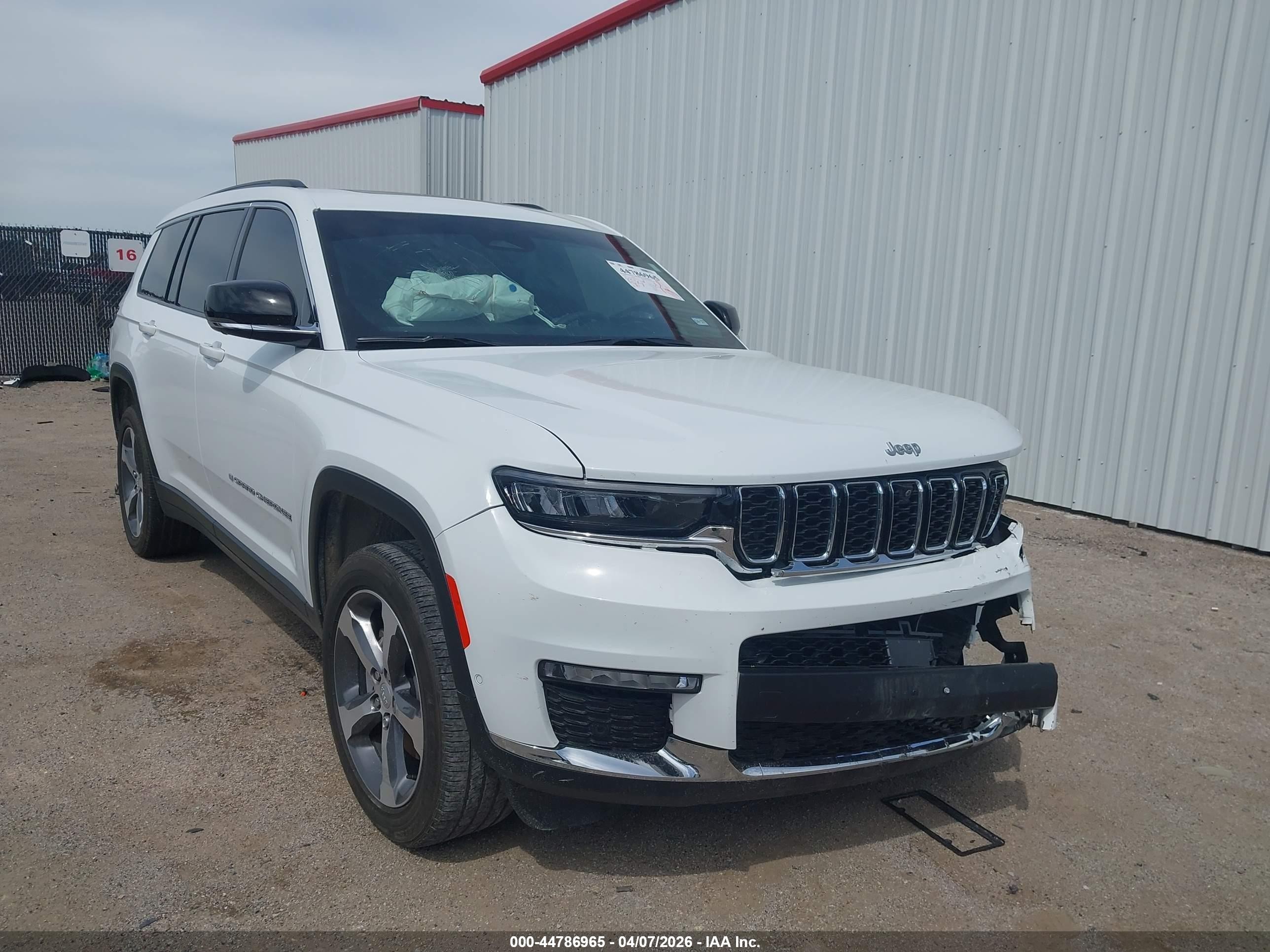 2025 Jeep Grand Cherokee Limited, VIN 1C4RJJBGXS8676237 — Front end