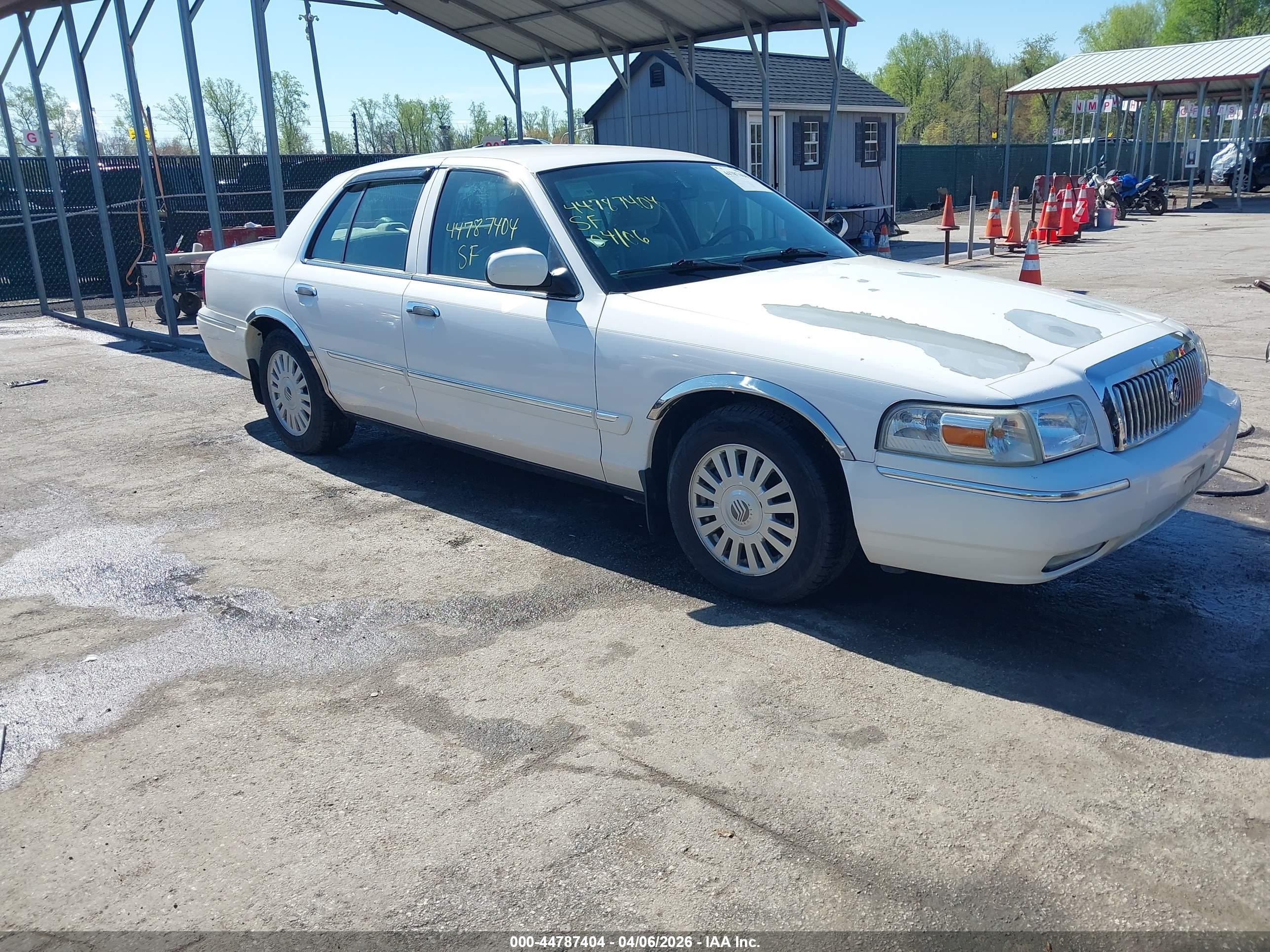 2007 Mercury Grand Marquis LS, VIN 2MEFM75VX7X629710 — Side