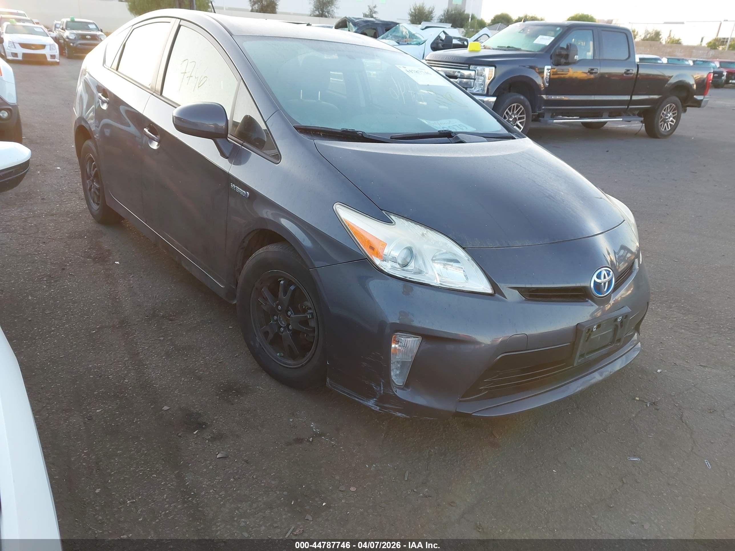 2015 Toyota Prius Two, VIN JTDKN3DU6F1888426 — Side