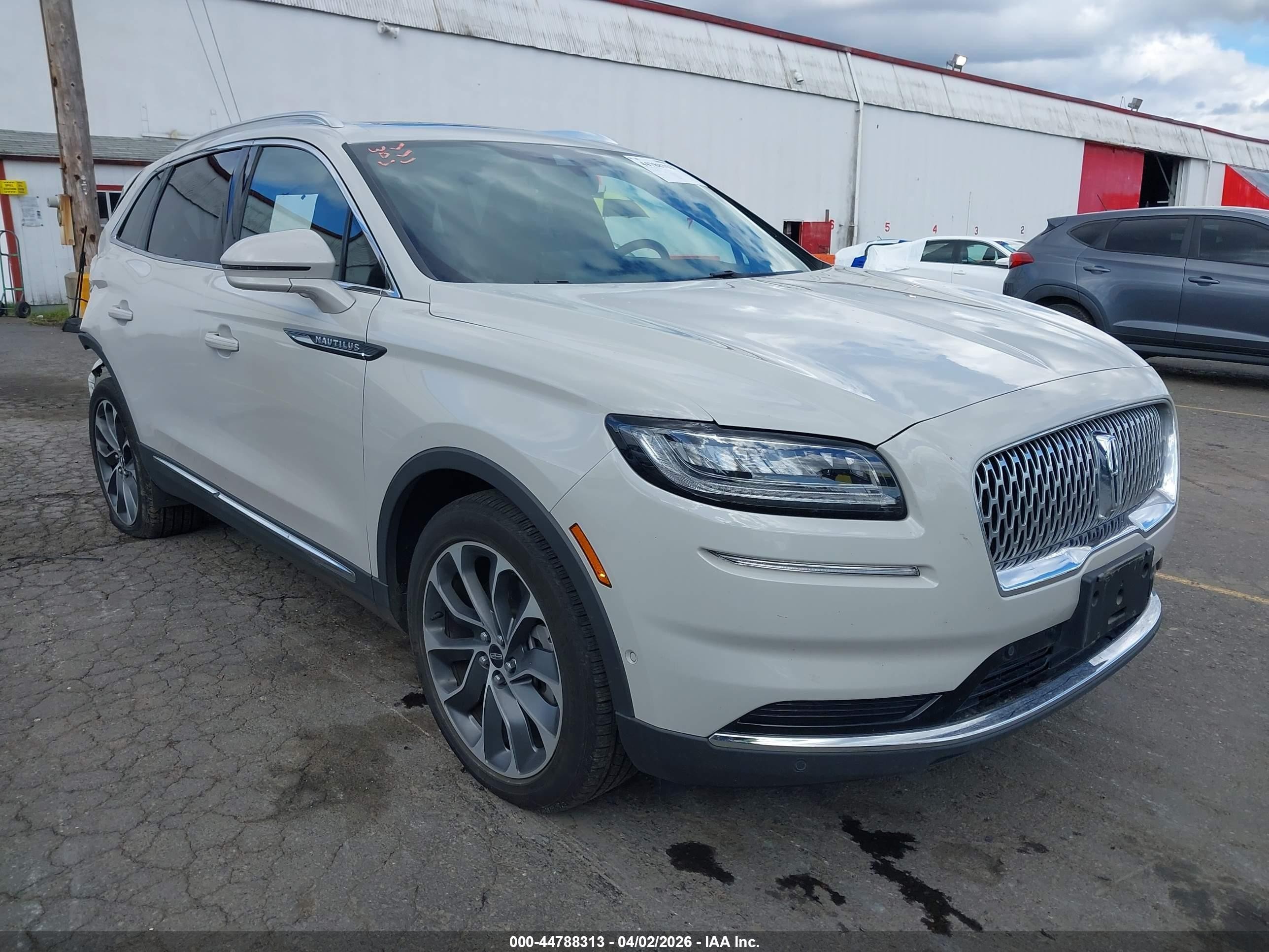 2023 Lincoln Nautilus Reserve, VIN 2LMPJ8K96PBL22804 — Rear end