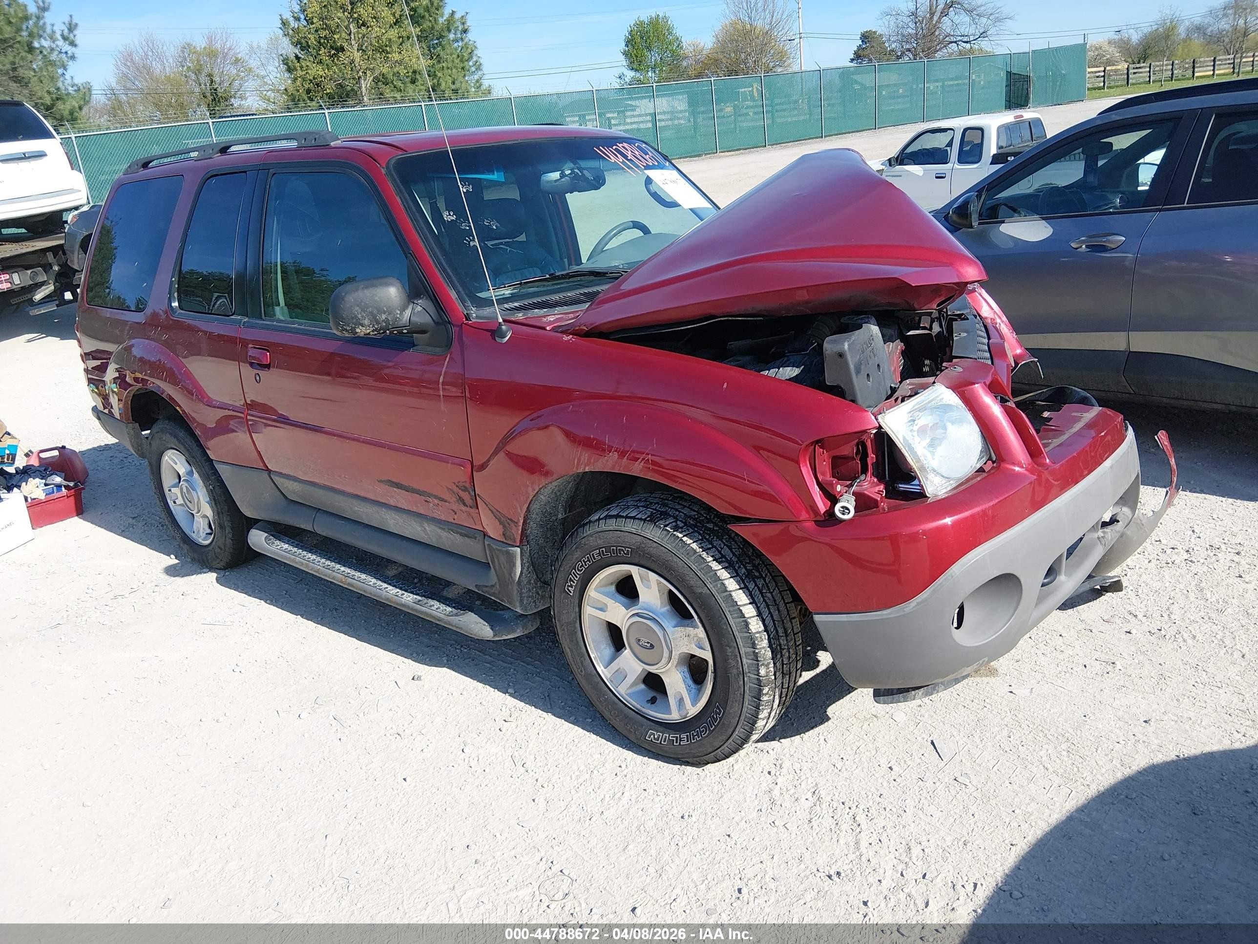 2003 Ford Explorer Sport XLS, VIN 1FMZU70E73UA95245 — Front end