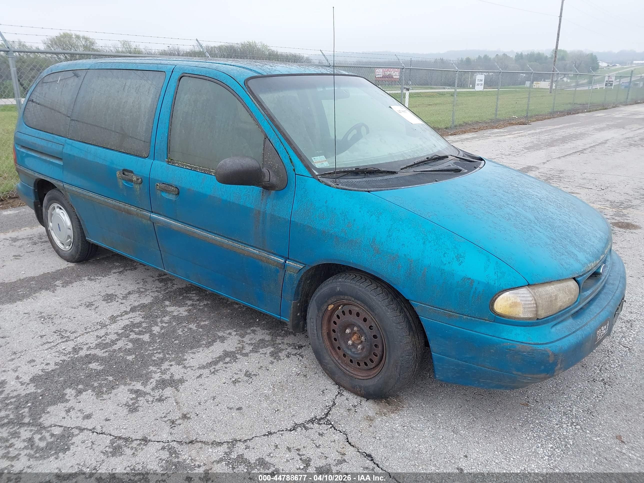 1995 Ford Windstar GL, VIN 2FMDA5143SBB38626 — Side