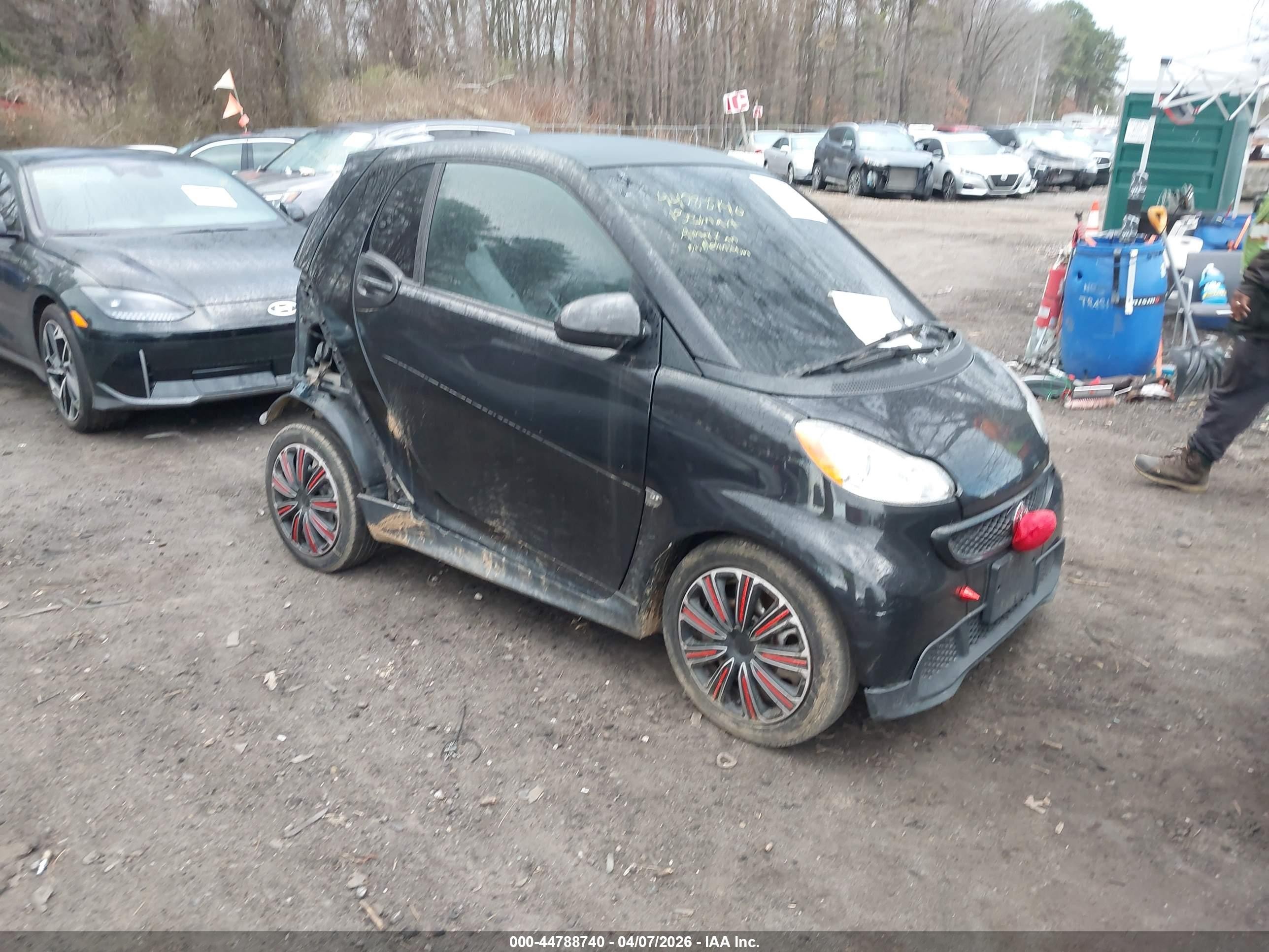 2013 Smart fortwo Pure, VIN WMEEJ3BAXDK715289 — Зад