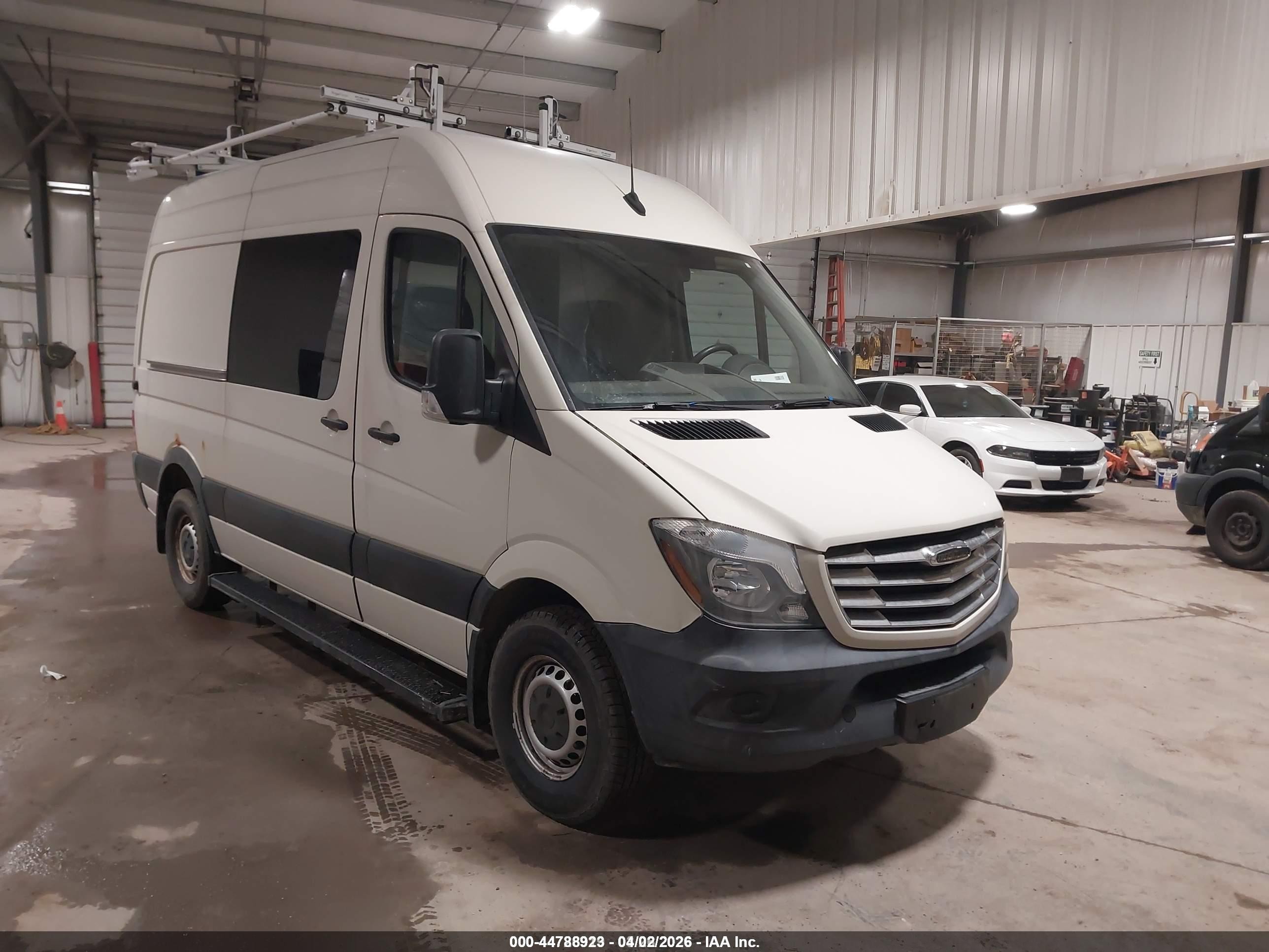 2018 Mercedes-Benz Sprinter Cargo Worker, VIN WD3PE7CDXJP605315 — Normal wear