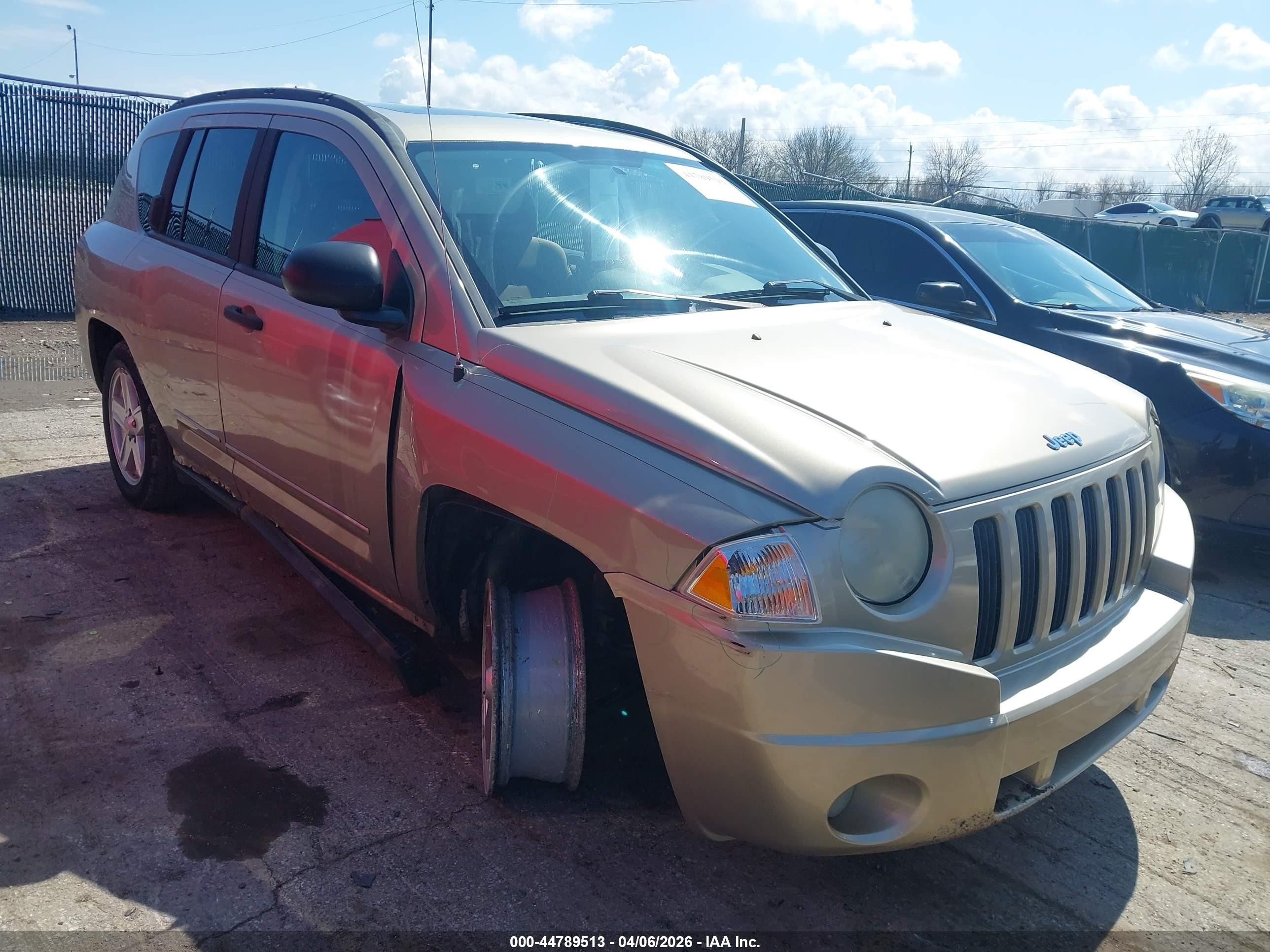 2009 Jeep Compass Sport, VIN 1J4FF47B79D221666 — Перед