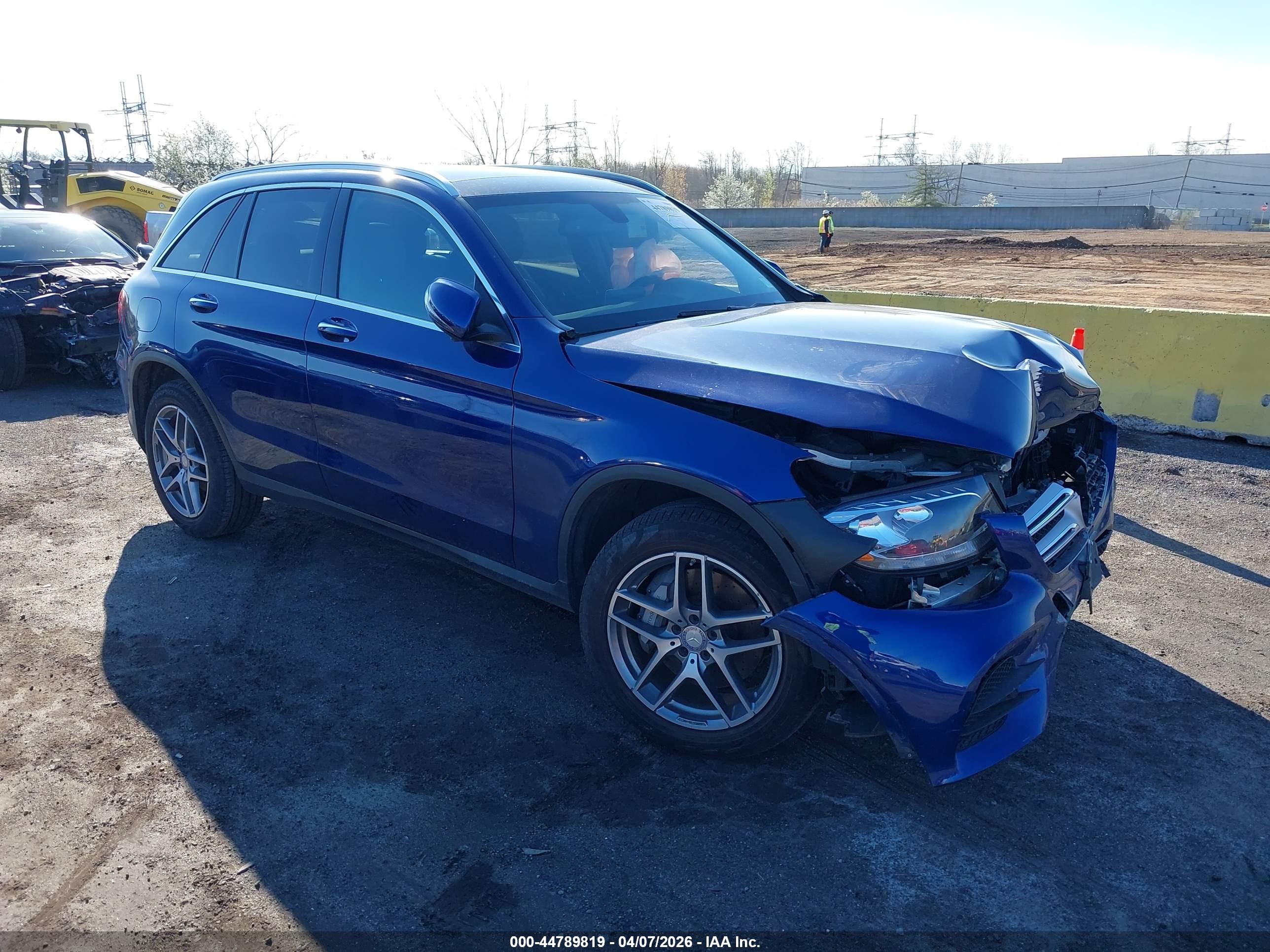 2017 Mercedes-Benz GLC 300, VIN WDC0G4KBXHF119310 — Front end