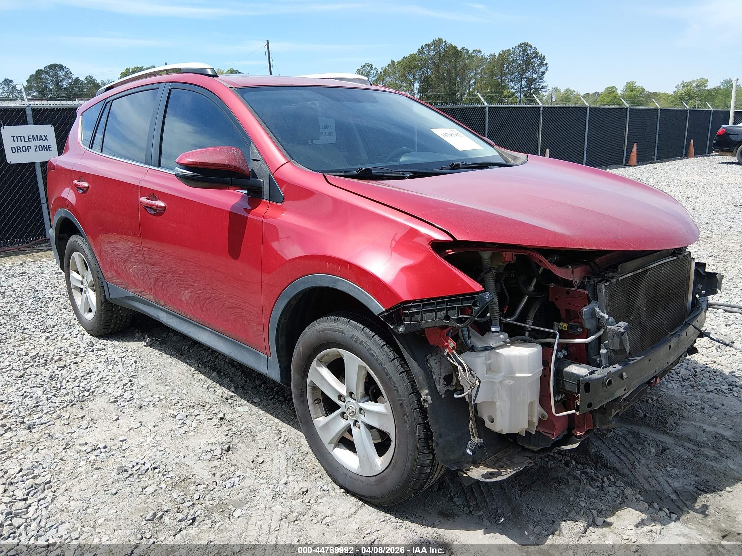 2014 Toyota RAV4 XLE, VIN 2T3WFREV3EW125434 — Front end