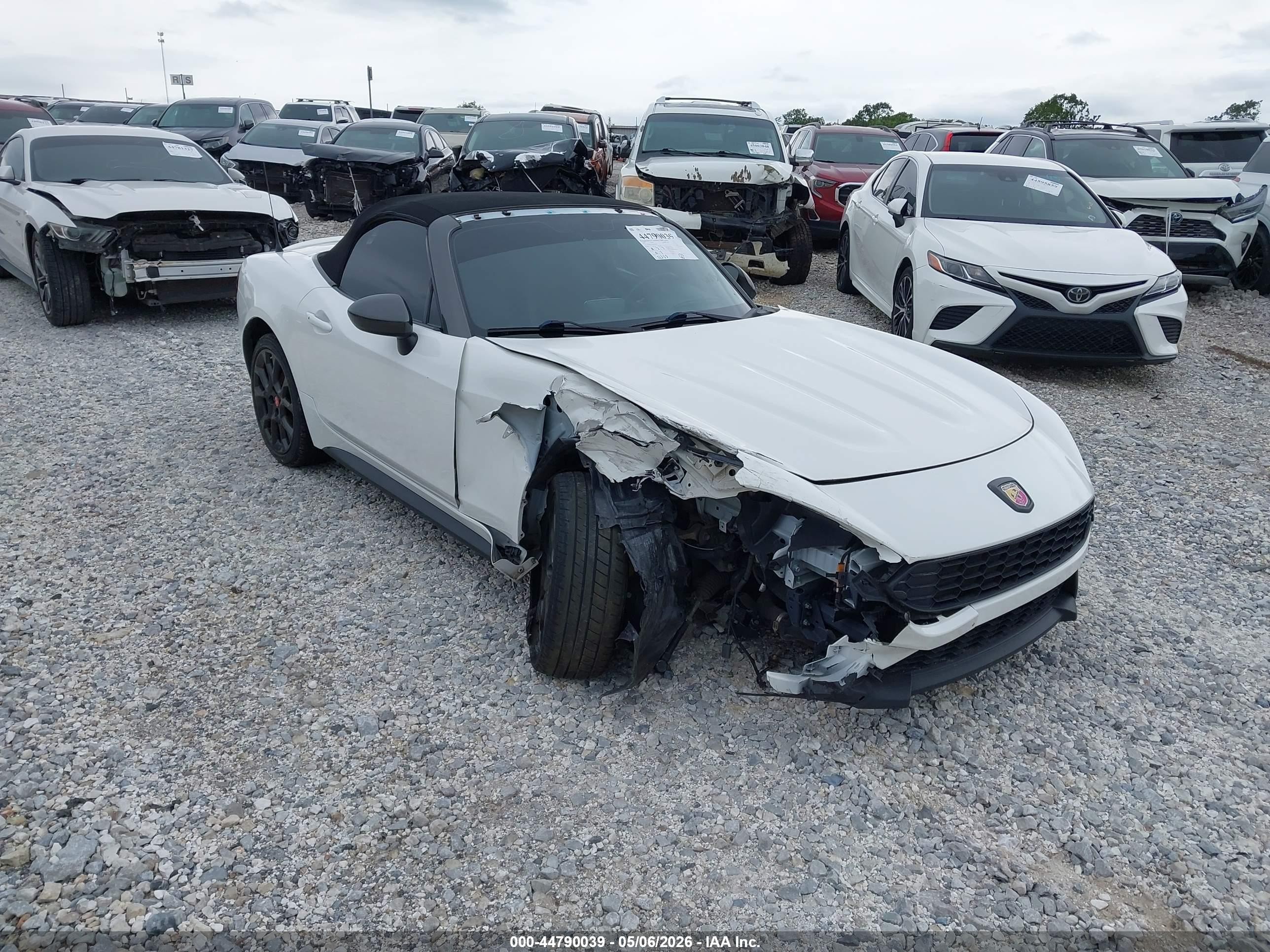 2019 FIAT 124 Spider Lusso, VIN JC1NFAEK4K0143635 — All over