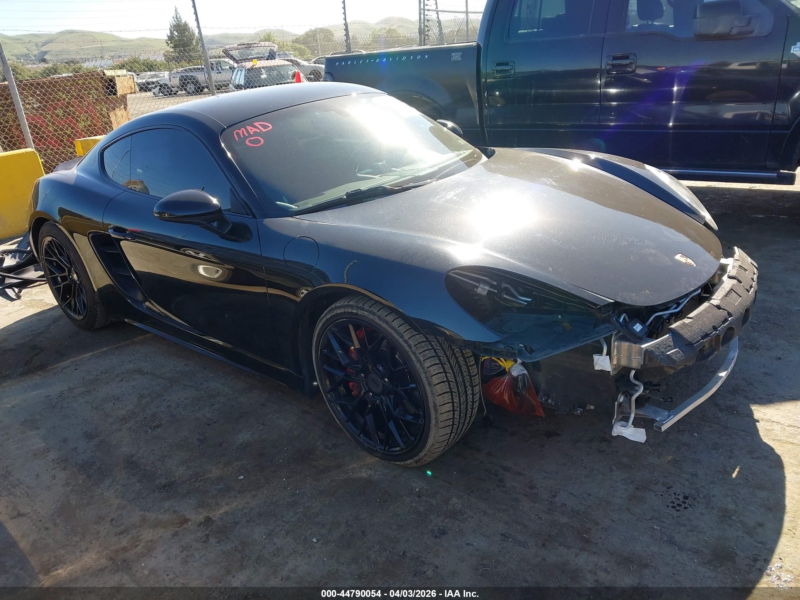 2018 Porsche 718 Cayman S, VIN WP0AB2A86JK278373 — Front end