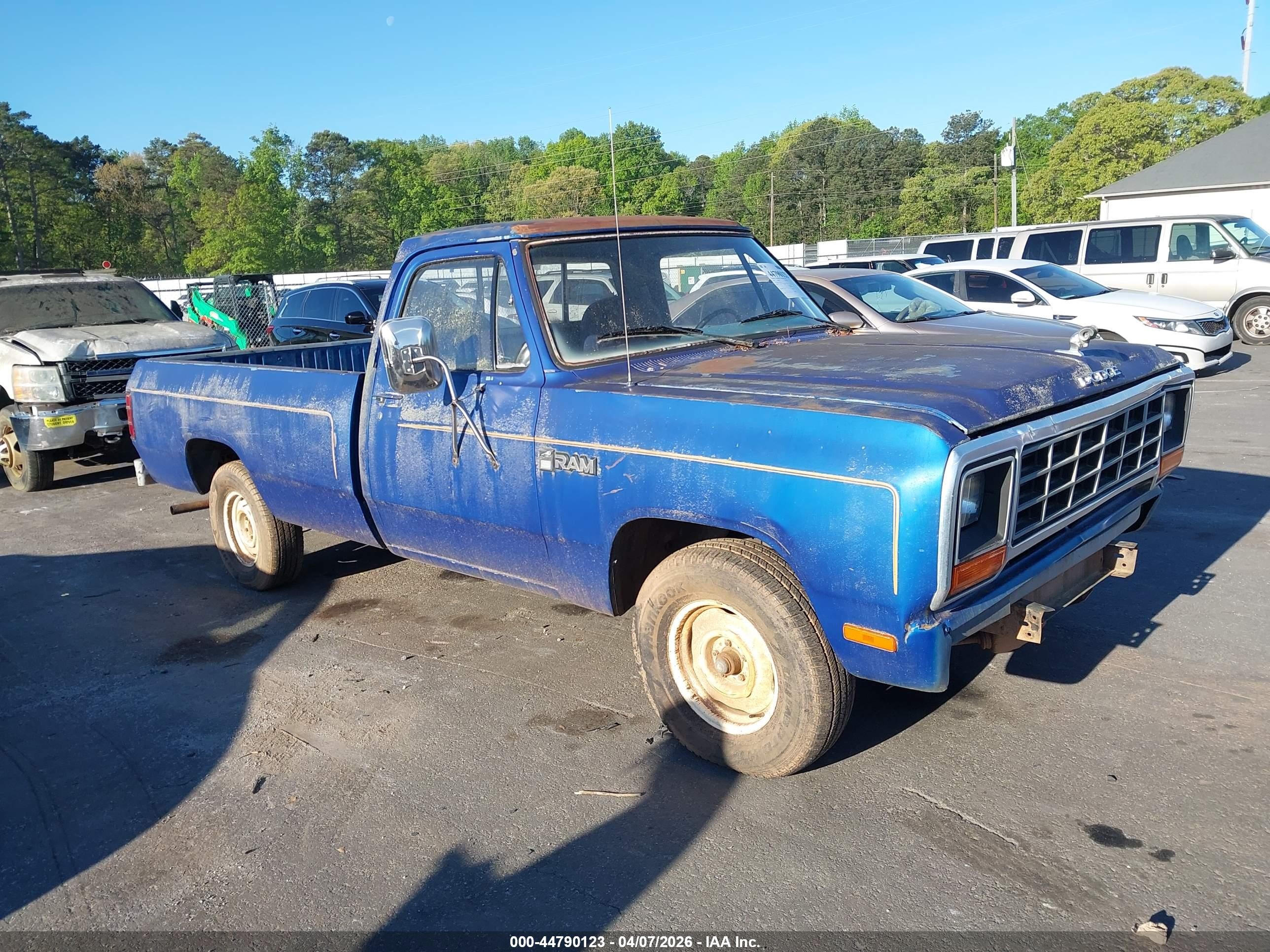 1984 Dodge D Series, VIN 1B7FD14T5ES304574 — Front end