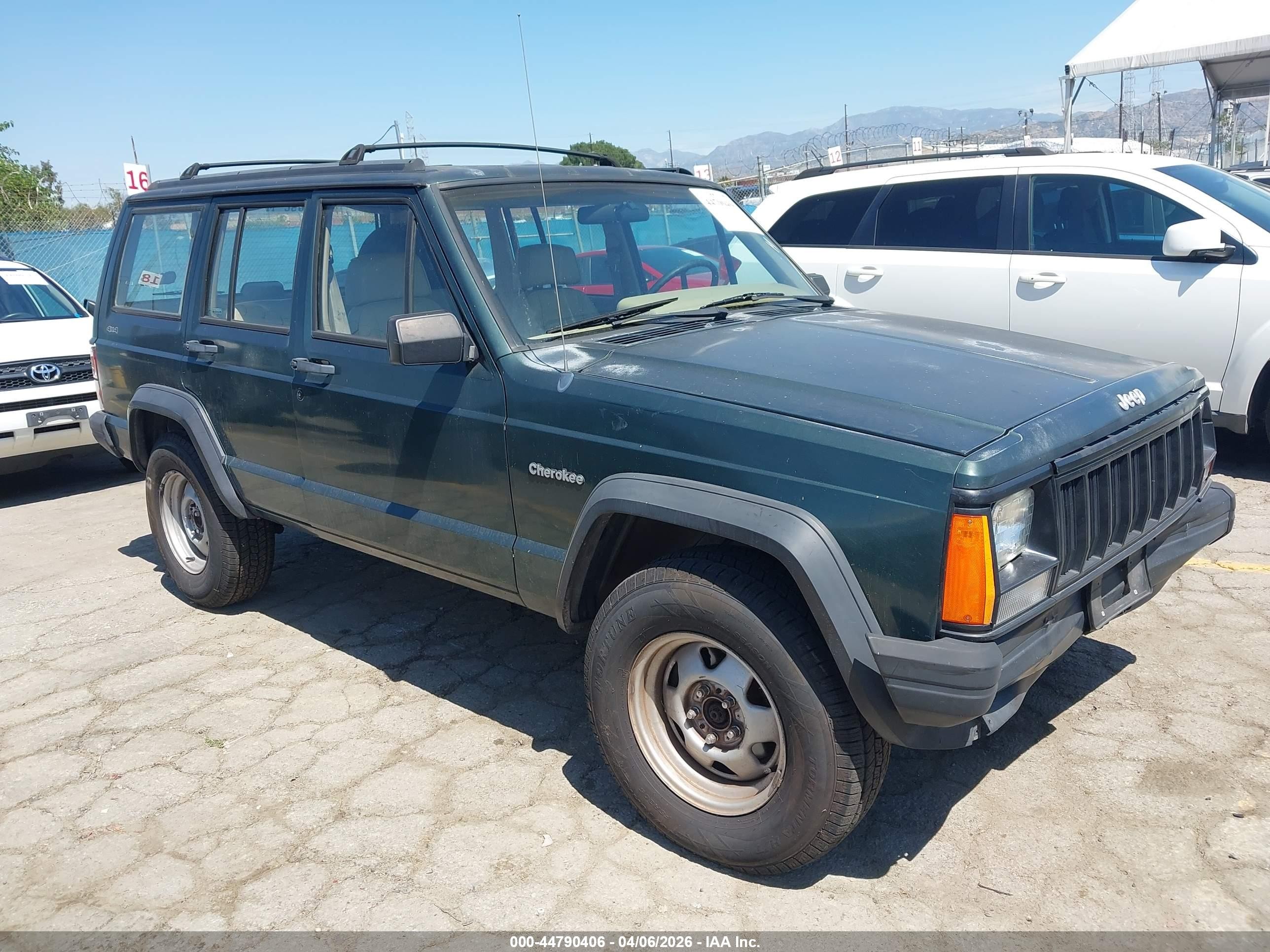 1994 Jeep Cherokee SE, VIN 1J4FJ28S8RL137167 — Side