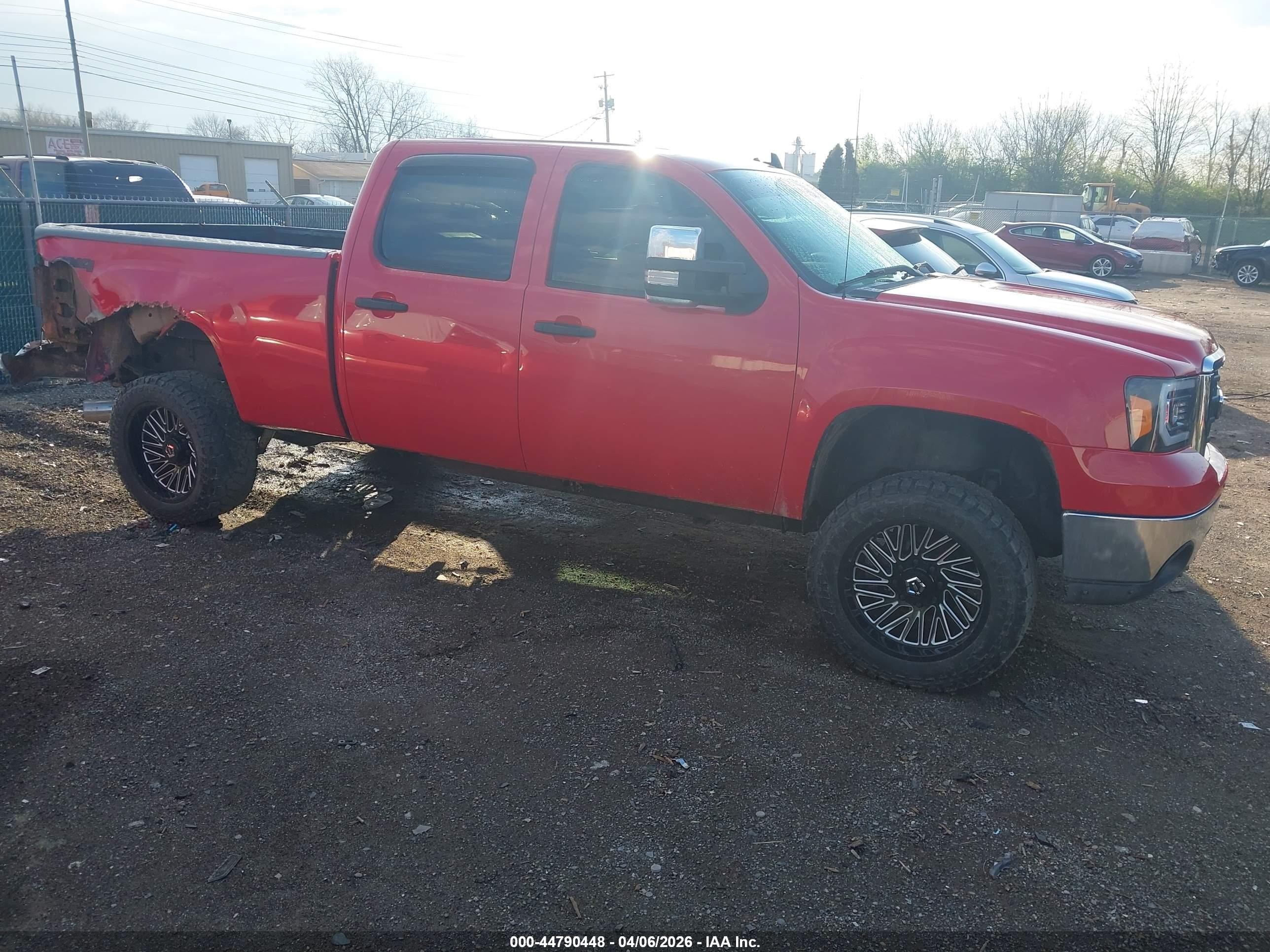 2010 GMC Sierra 2500HD SLE, VIN 1GT4K0B63AF131838 — Rear end