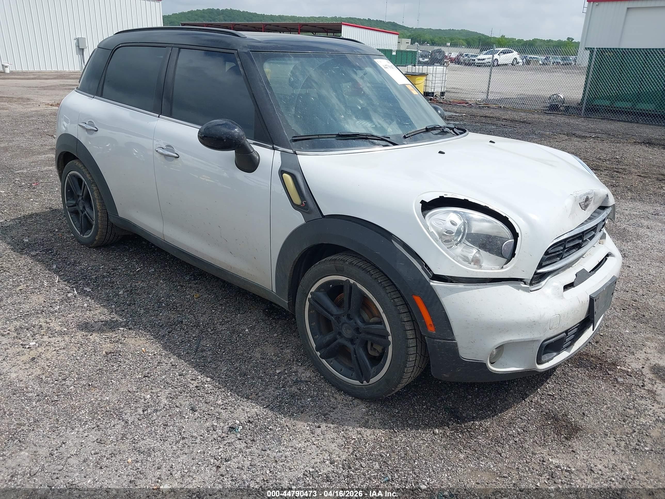 2015 MINI Countryman S, VIN WMWZC3C55FWT06413 — Front end