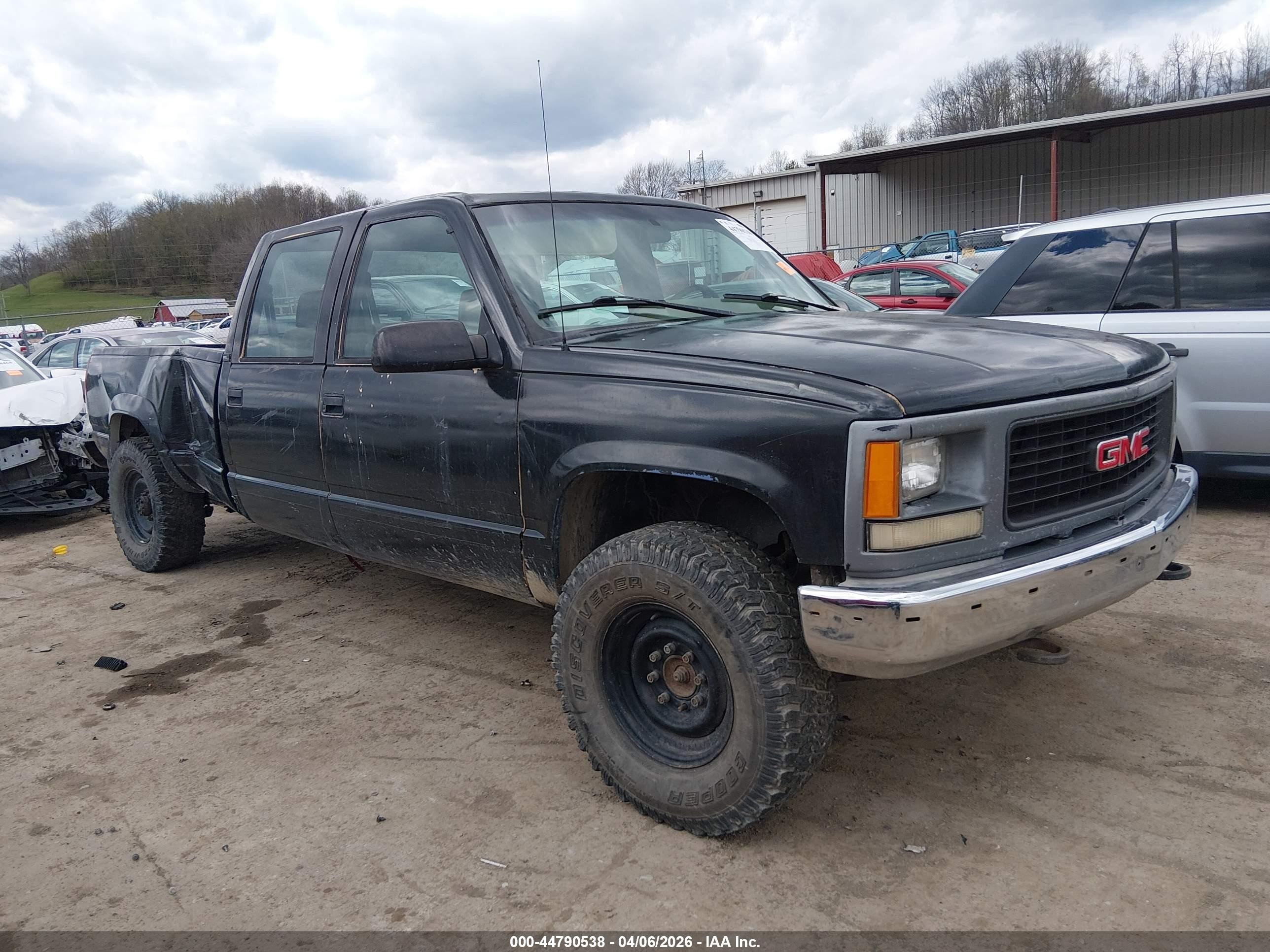 1995 GMC Sierra 3500, VIN 1GTHK33K5SF003410 — Side