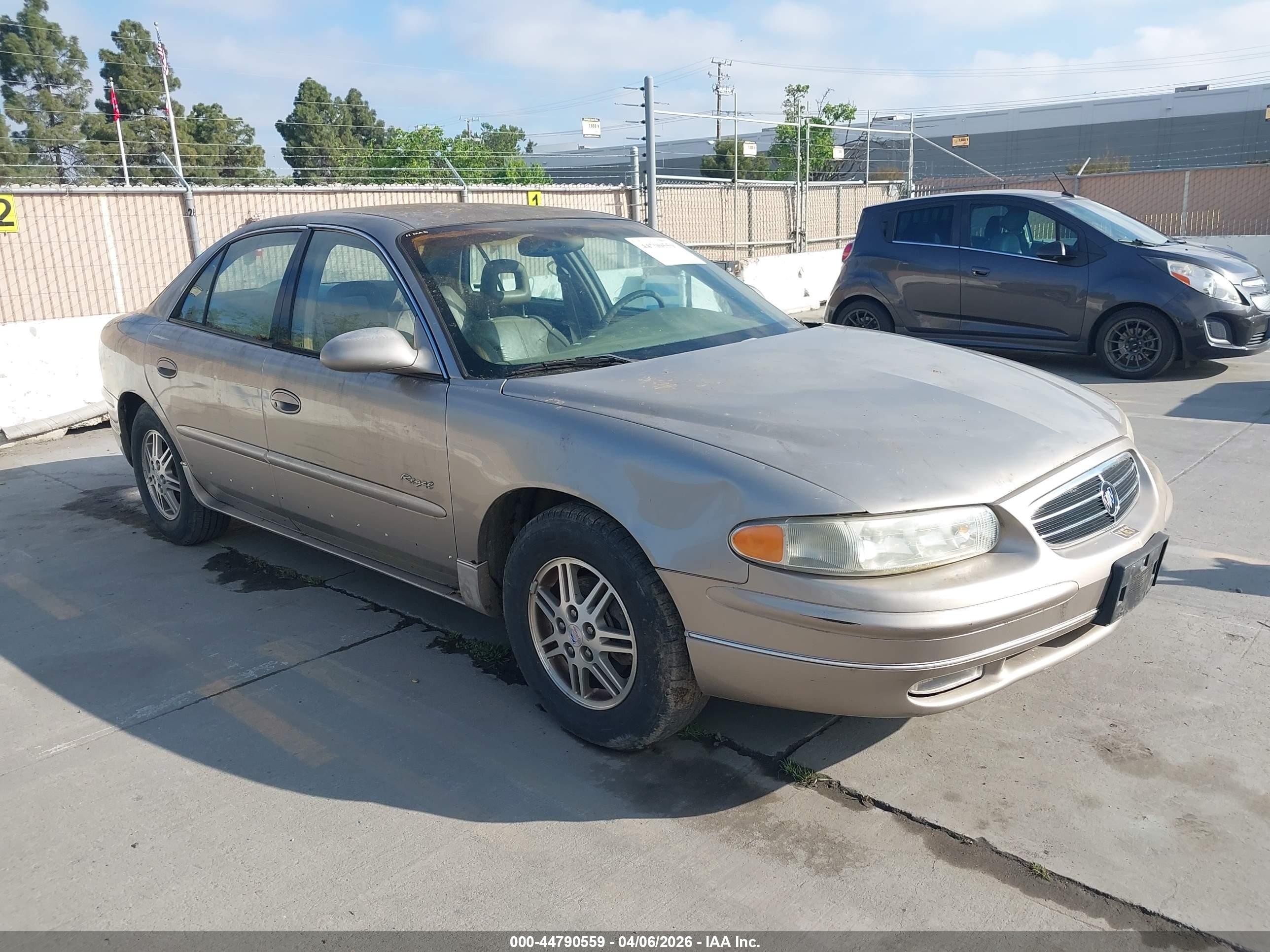 1999 Buick Regal LS, VIN 2G4WB52K4X1472065 — Перед