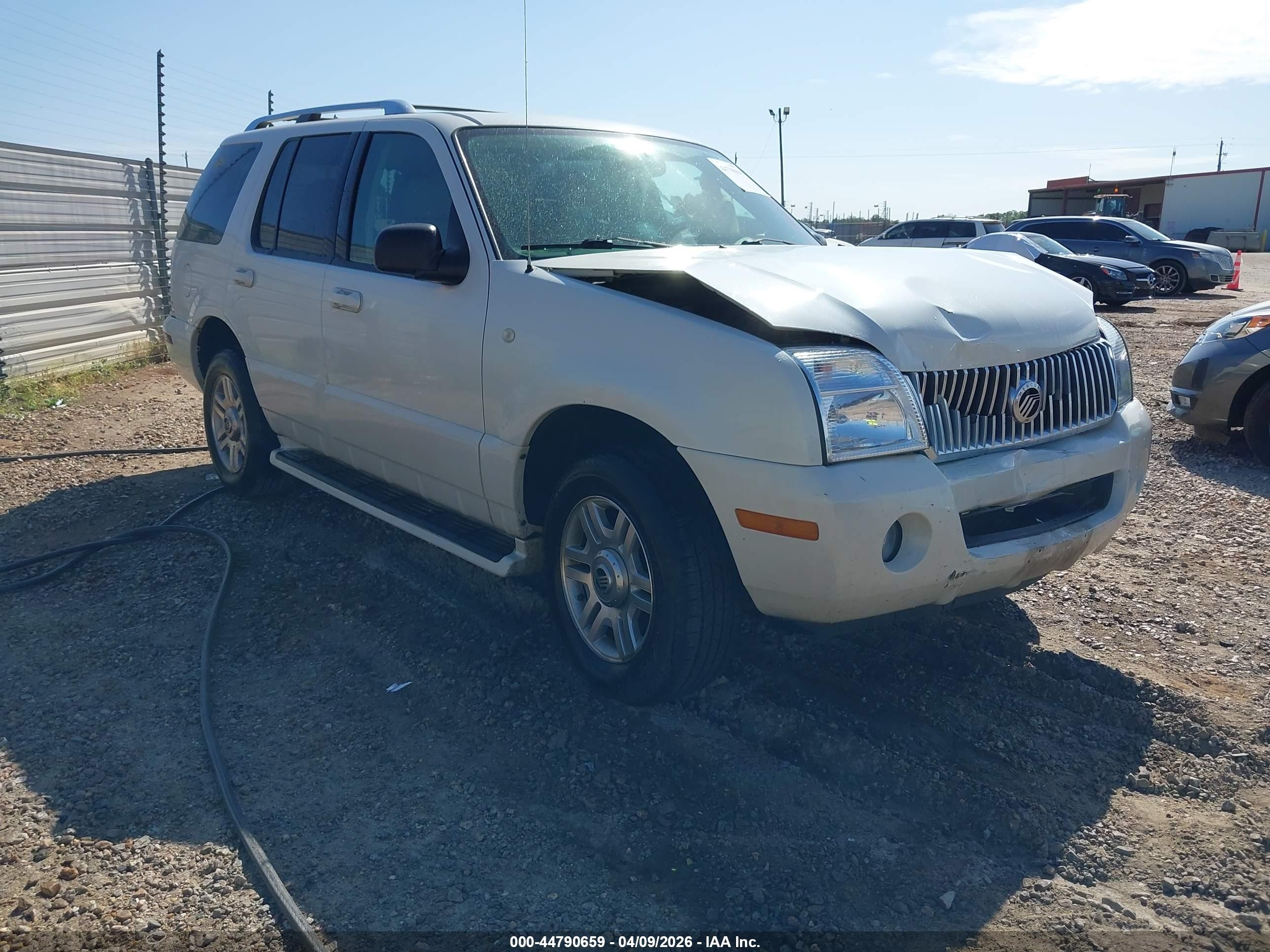 2004 Mercury Mountaineer, VIN 4M2DU66W24ZJ34704 — Front end