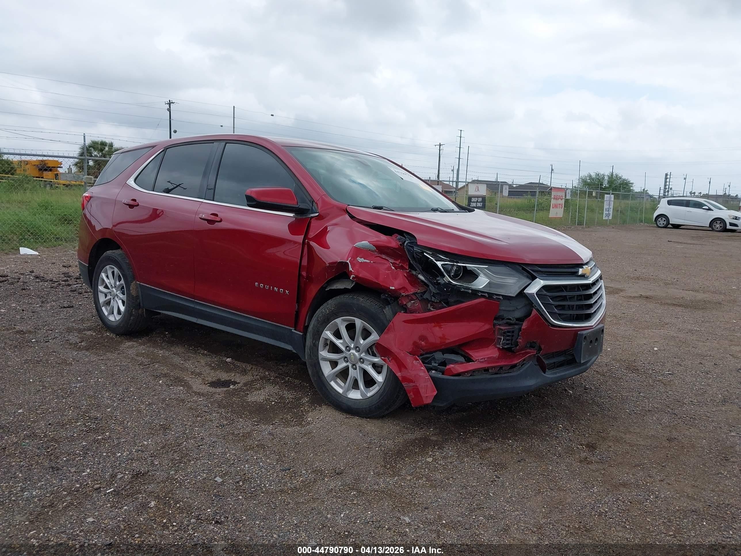 2018 Chevrolet Equinox LT, VIN 3GNAXJEV3JS617033 — Front end