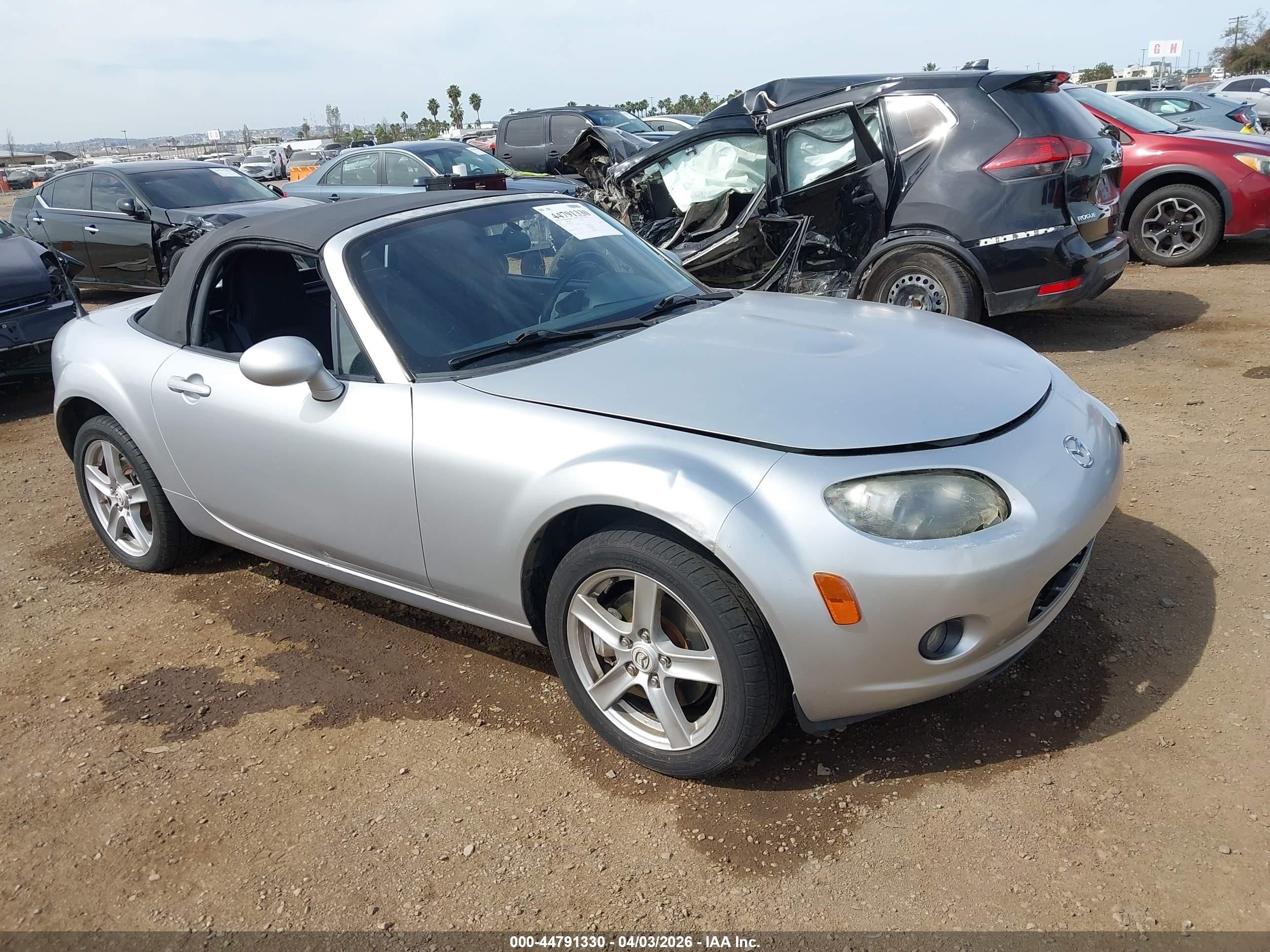 2008 Mazda MX-5 Miata Touring, VIN JM1NC25F580145312 — Front end