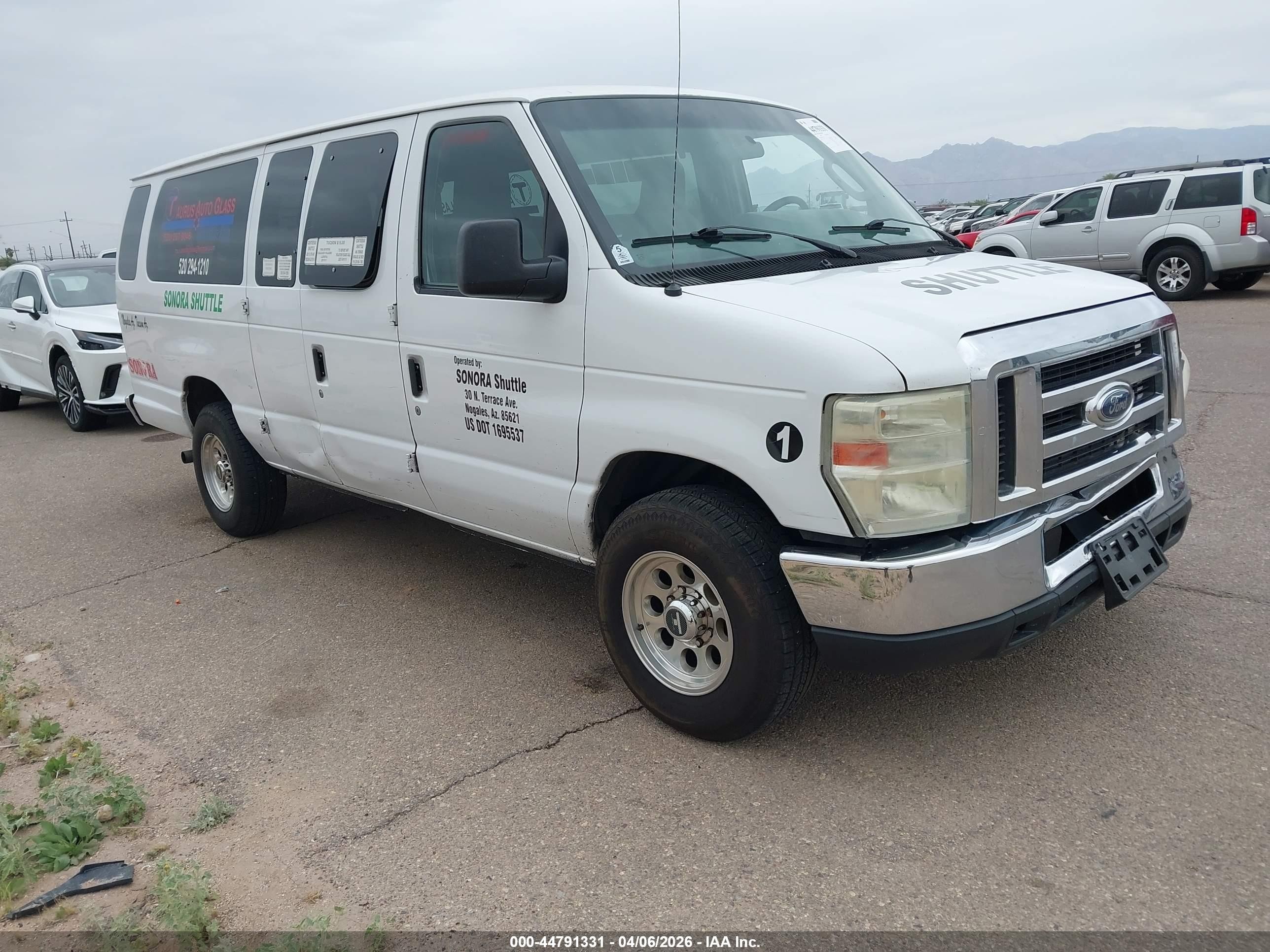 2013 Ford Econoline Passenger XLT, VIN 1FBSS3BL9DDA91011 — Front end