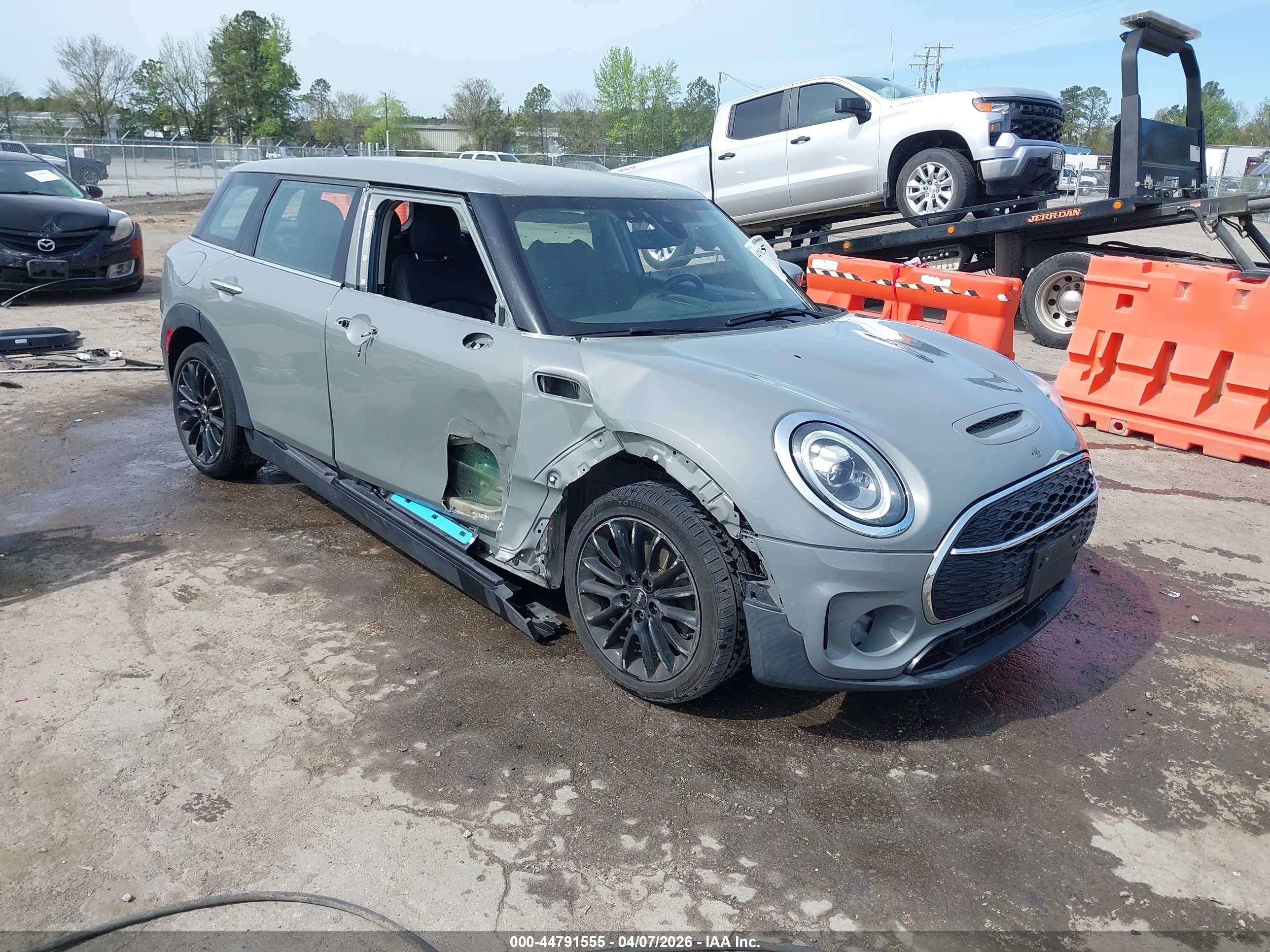 2020 MINI Clubman Cooper S, VIN WMWXJ1C0XL2M90840 — Side
