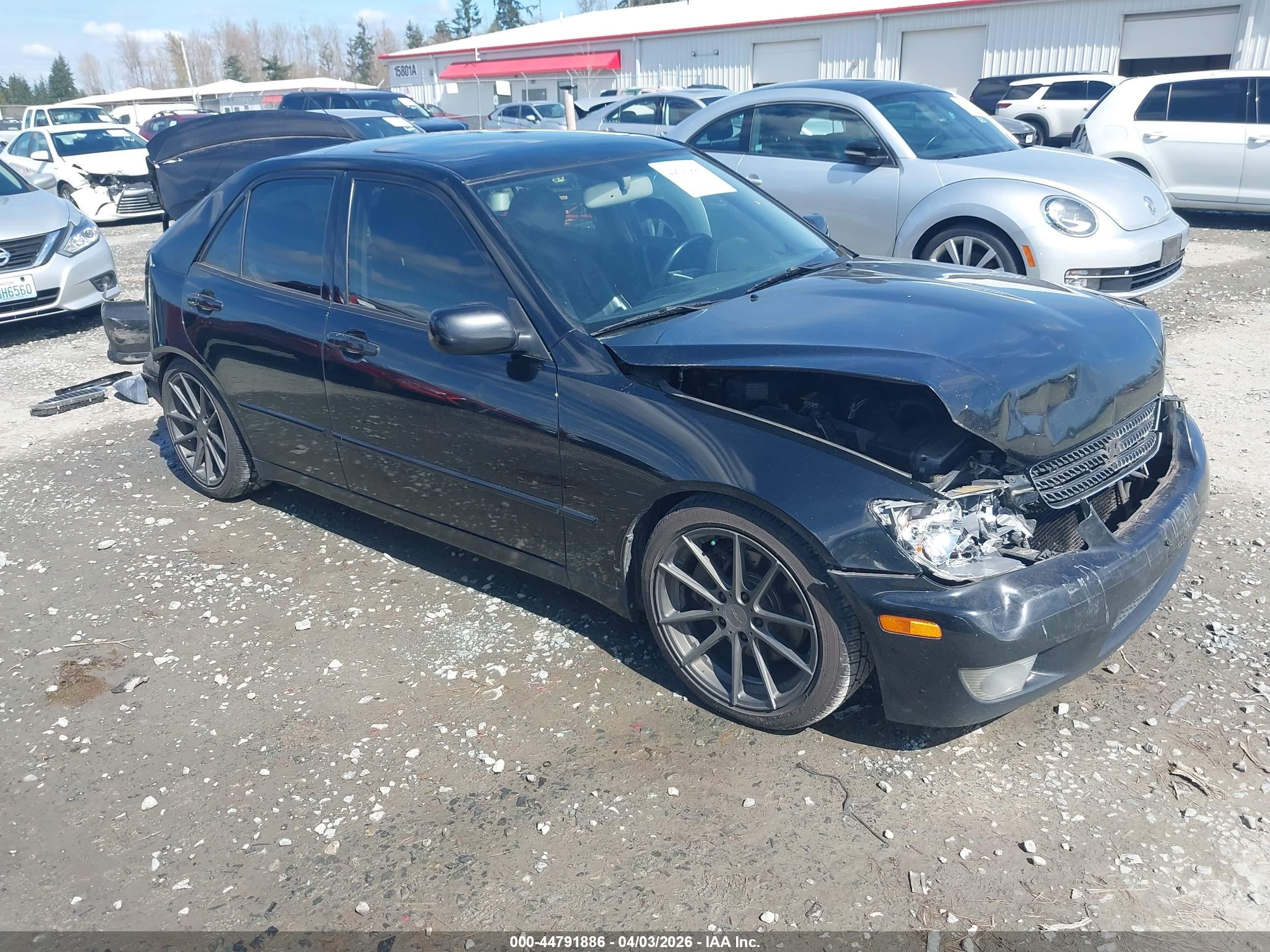 2004 Lexus IS 300/350, VIN JTHBD192240089081 — Rear end