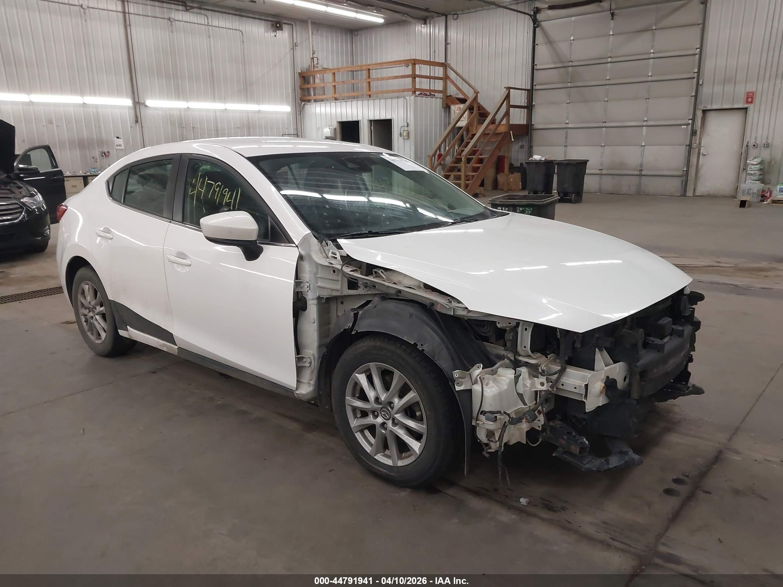 2018 Mazda 3 Sport, VIN 3MZBN1U7XJM159997 — Front end