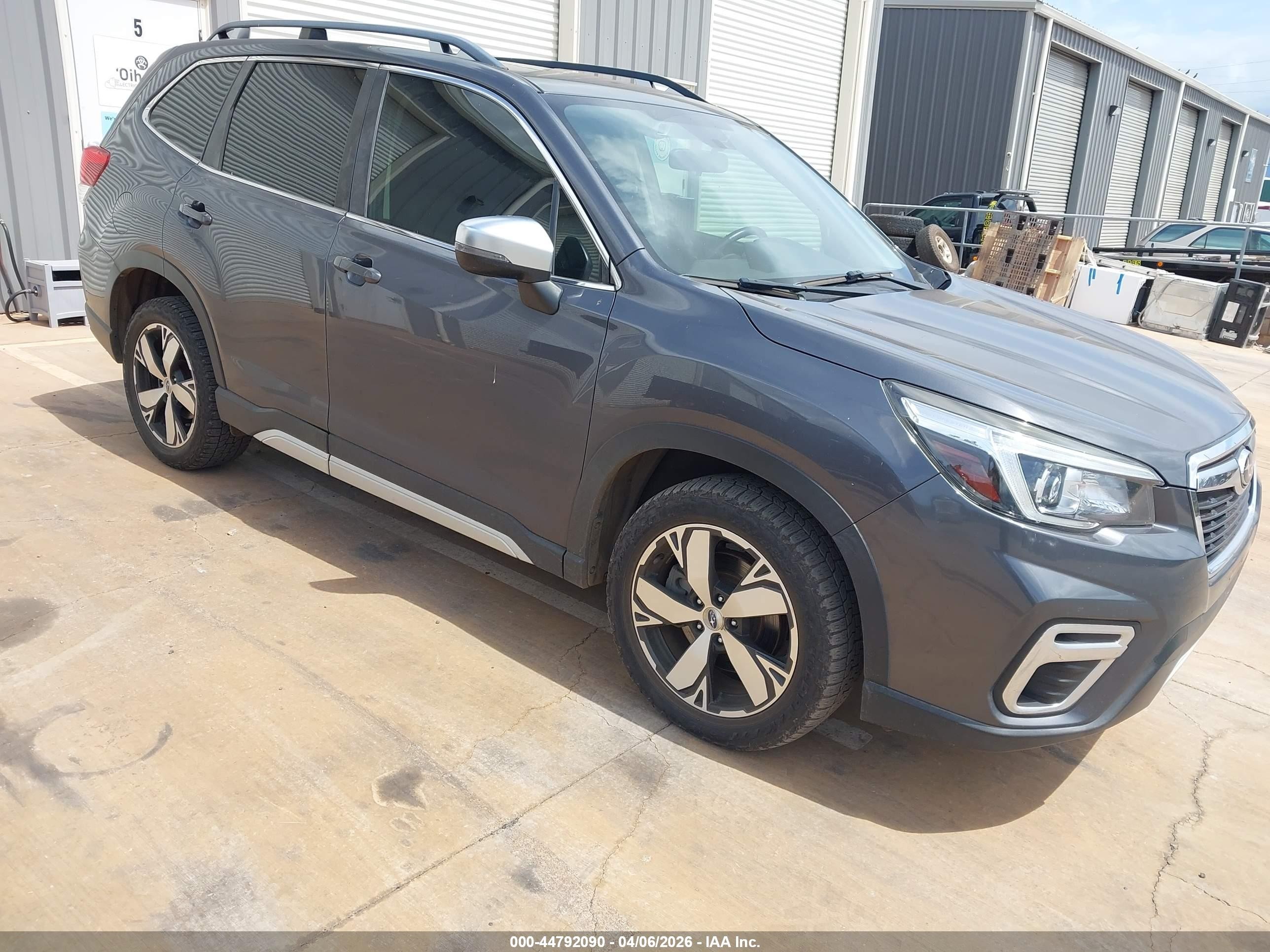 2020 Subaru Forester Touring, VIN JF2SKAXC9LH498120 — Пресная вода