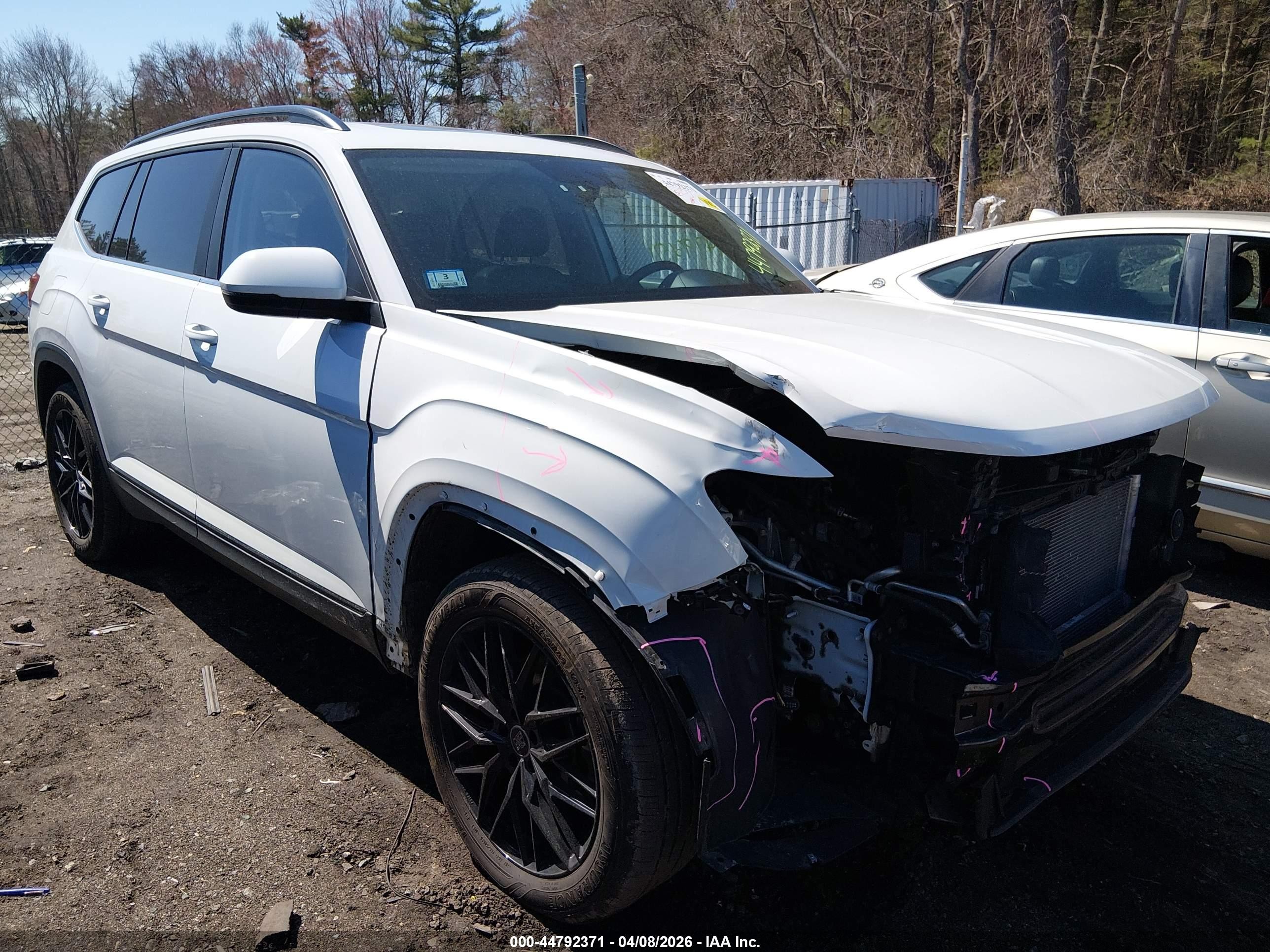 2021 Volkswagen Atlas SE, VIN 1V2KR2CA7MC604291 — Перед