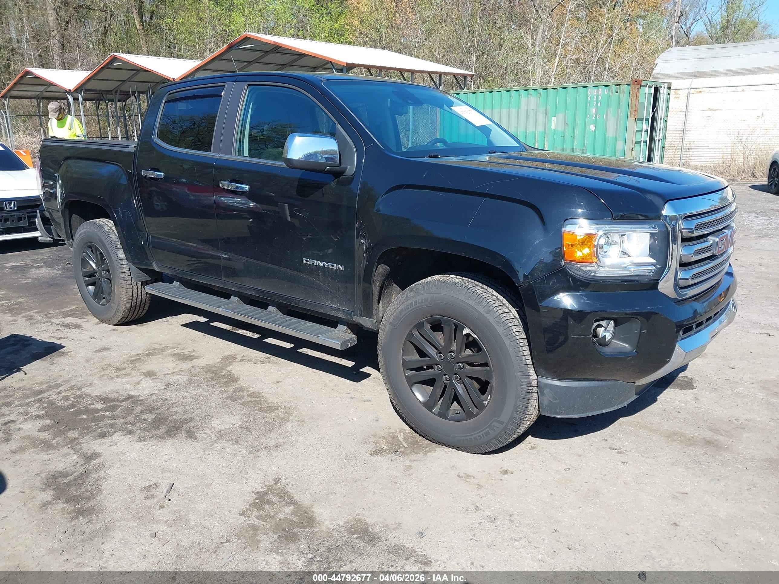 2016 GMC Canyon 4WD SLT, VIN 1GTG6DE31G1174686 — Rear end