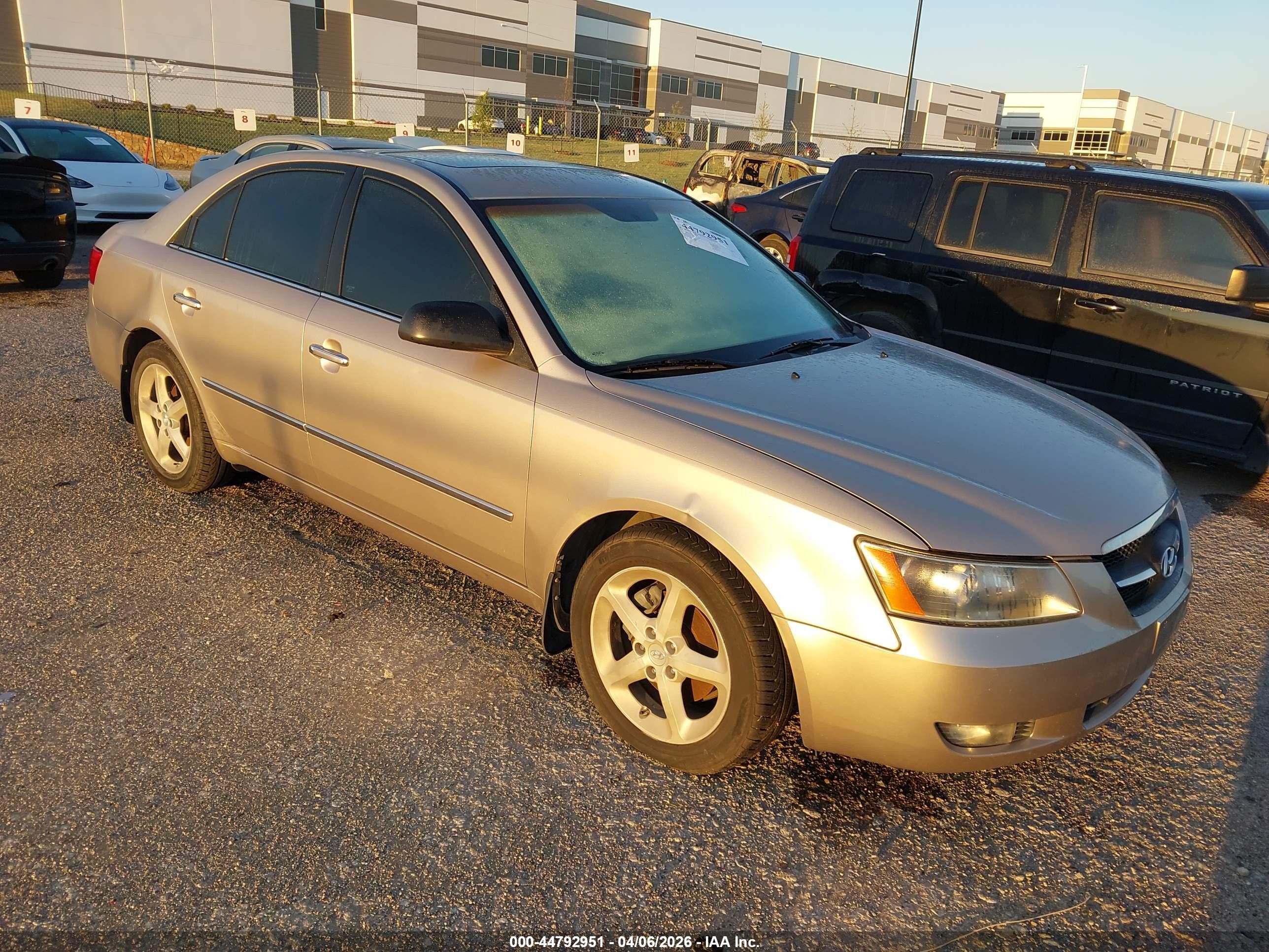 2008 Hyundai Sonata SE, VIN 5NPEU46F48H311264 — Rear end
