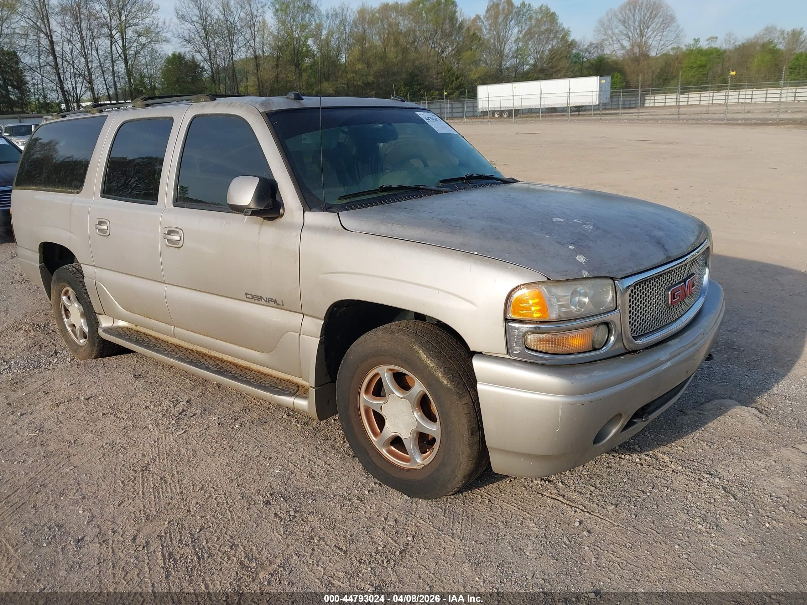 2005 GMC Yukon XL, VIN 1GKFK66U55J186142 — Normal wear