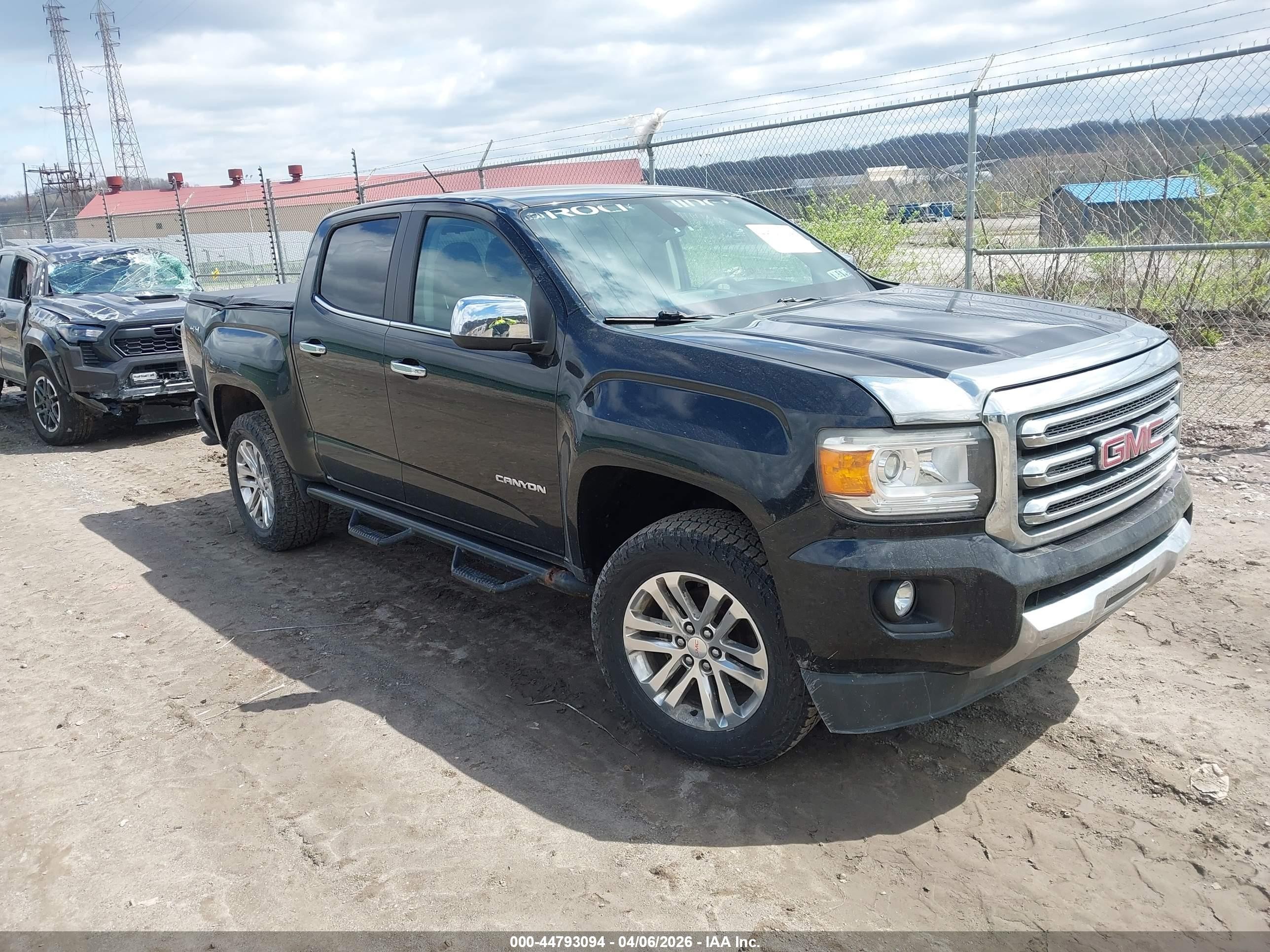 2015 GMC Canyon 4WD SLT, VIN 1GTG6CE33F1166260 — Rear end