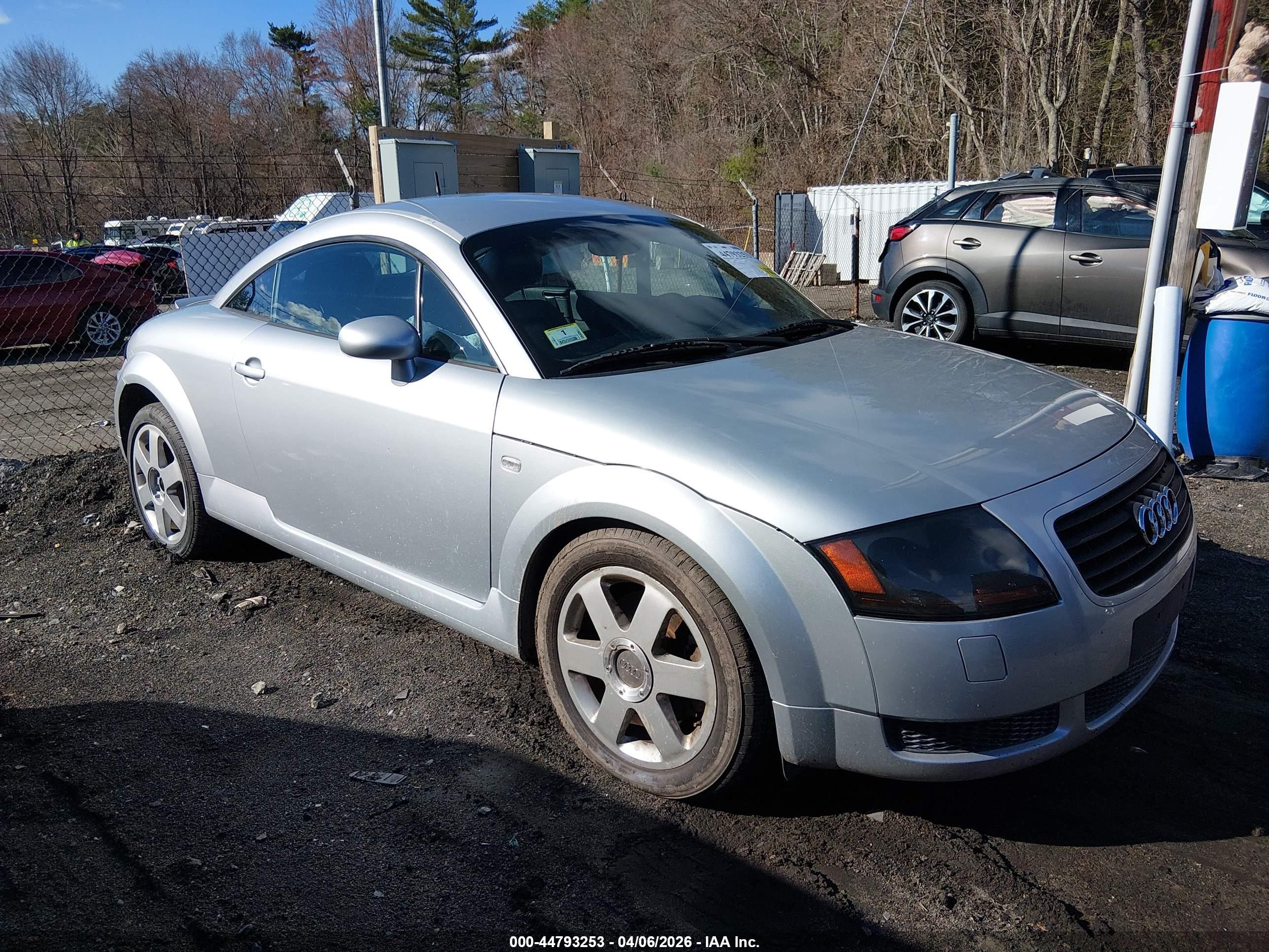 2001 Audi TT, VIN TRUSC28N711004382 — Зад