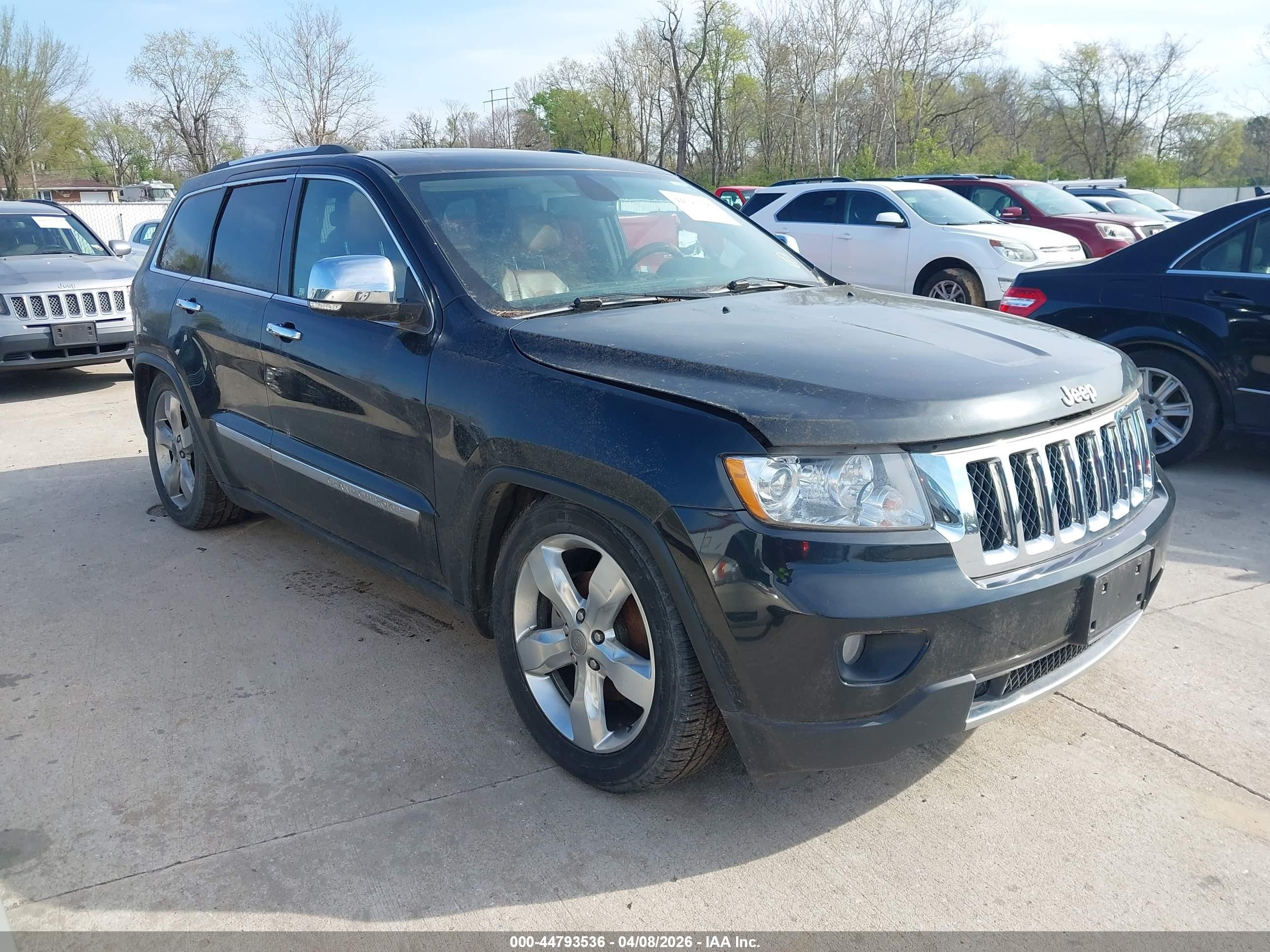 2013 Jeep Grand Cherokee Overland, VIN 1C4RJFCG9DC541536 — Side
