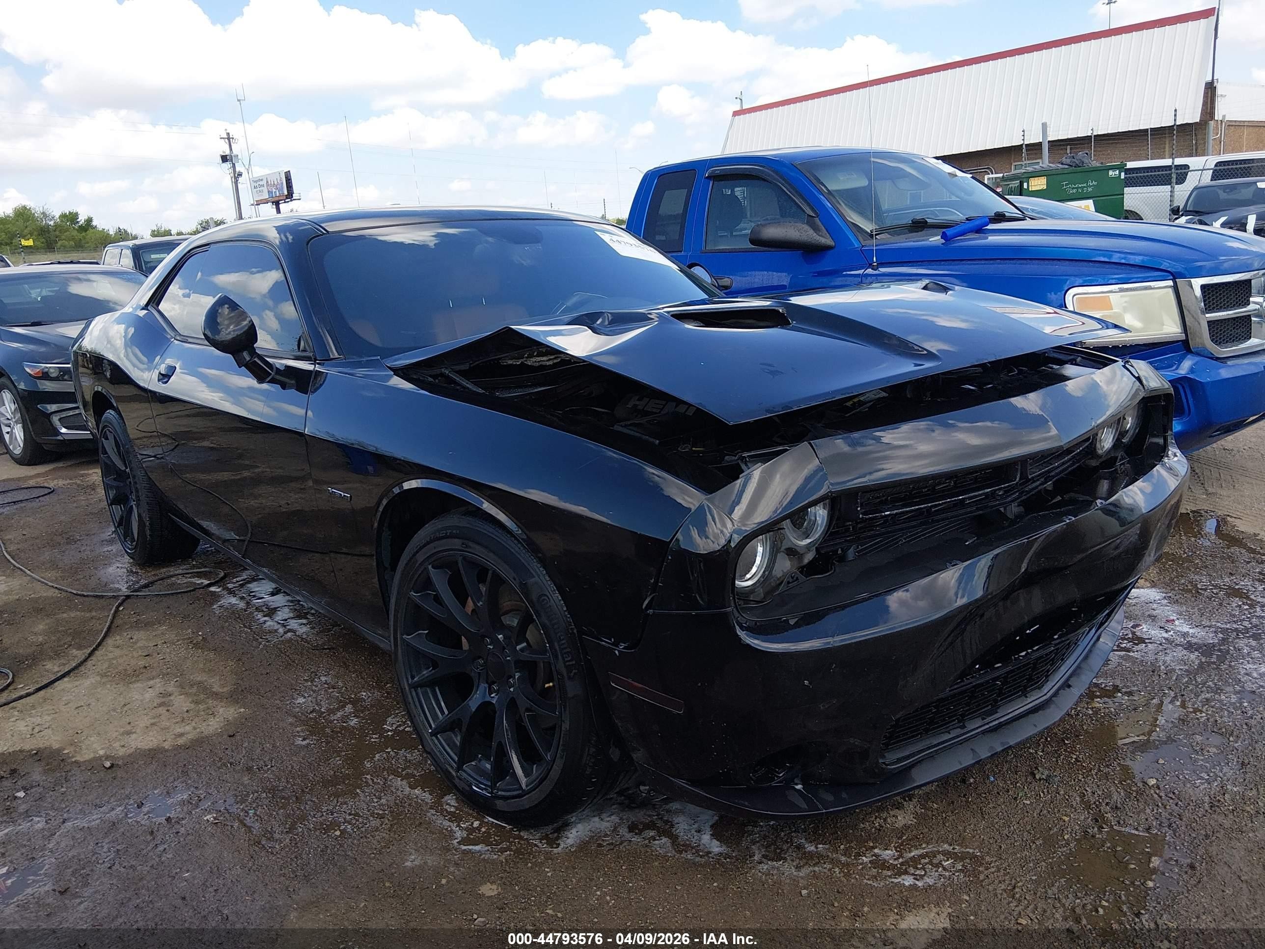 2015 Dodge Challenger R/T, VIN 2C3CDZAT6FH715176 — Front end