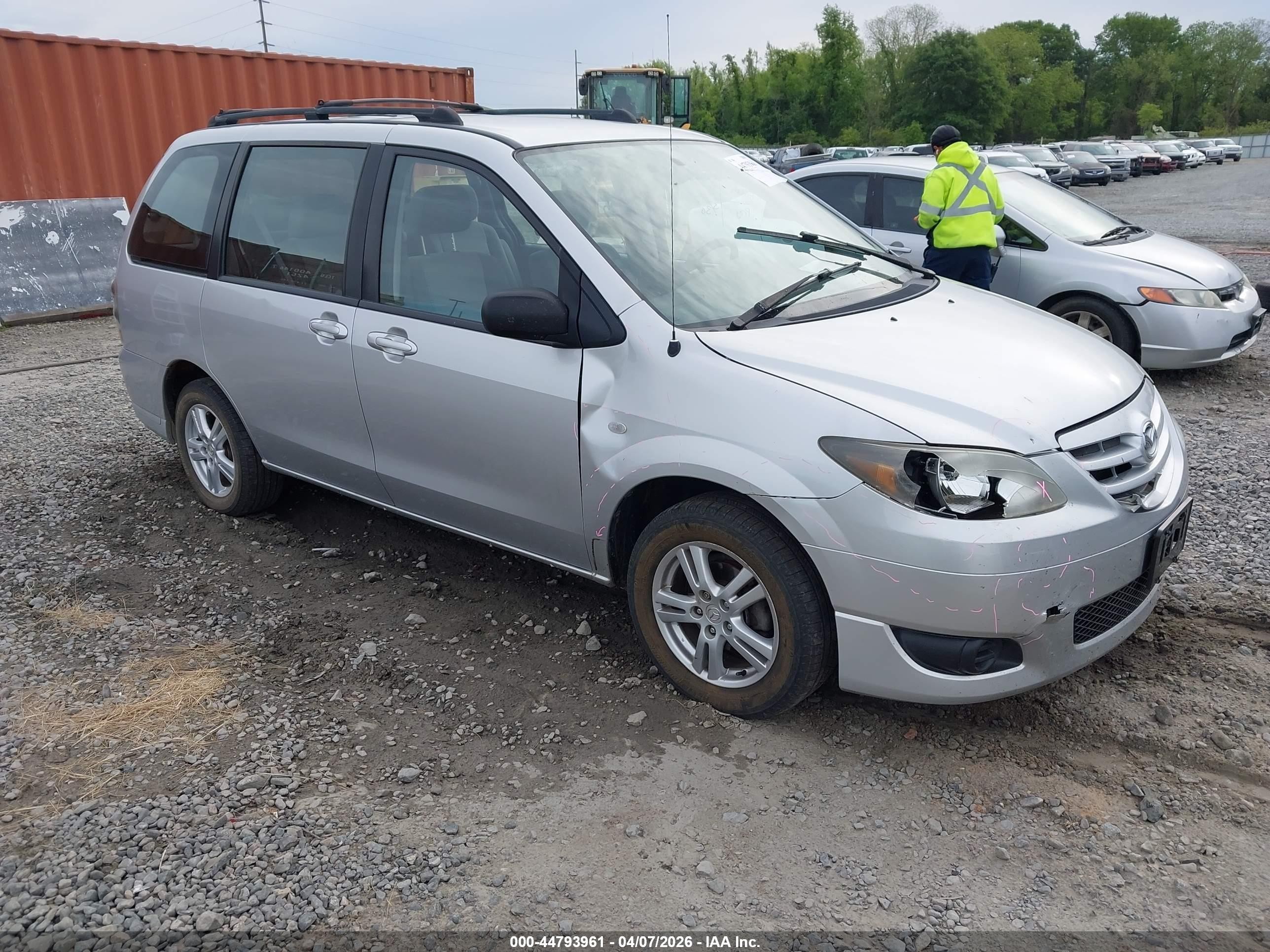 2004 Mazda MPV LX, VIN JM3LW28A140531046 — Front end