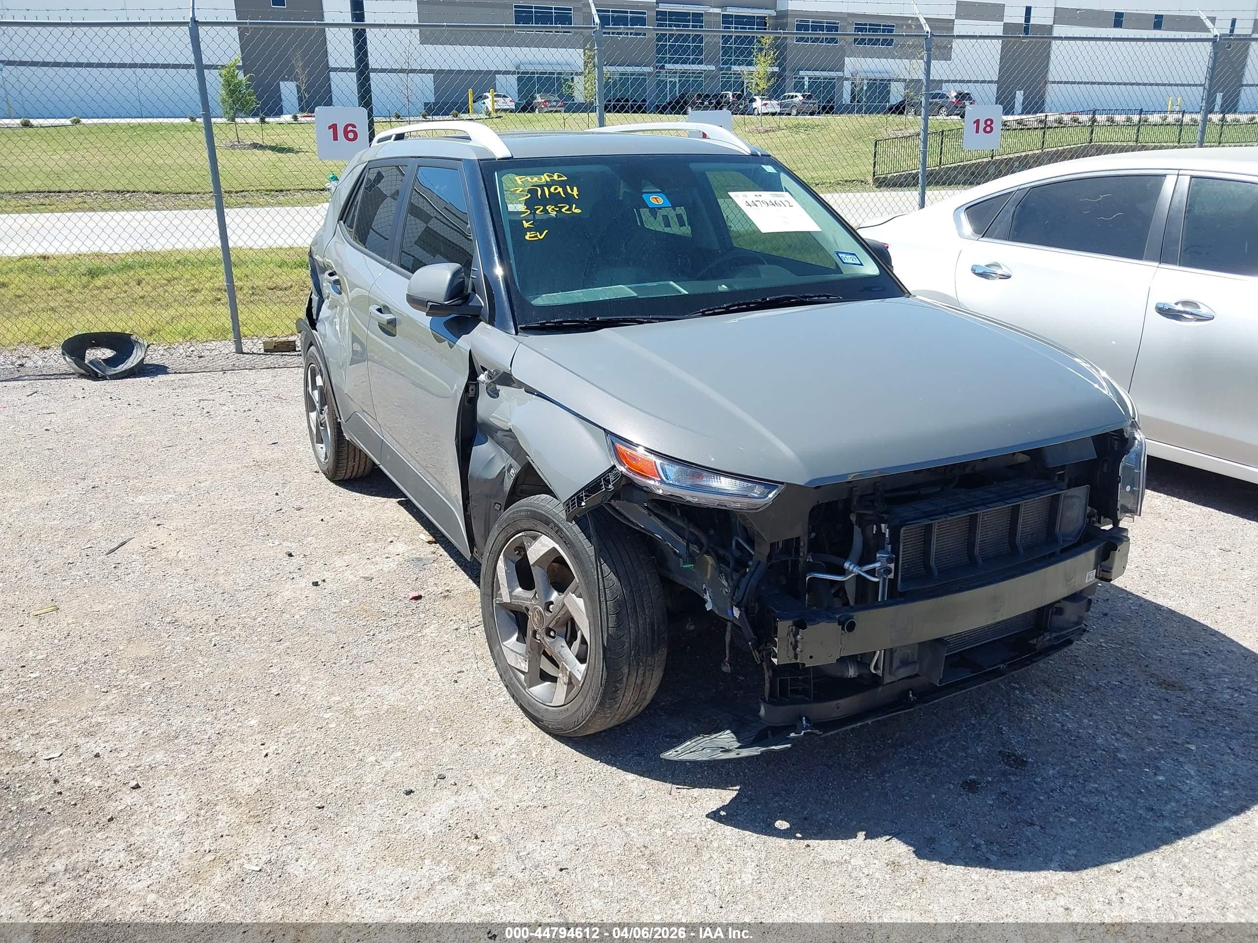 2021 Hyundai Venue SEL, VIN KMHRC8A34MU128421 — Front end