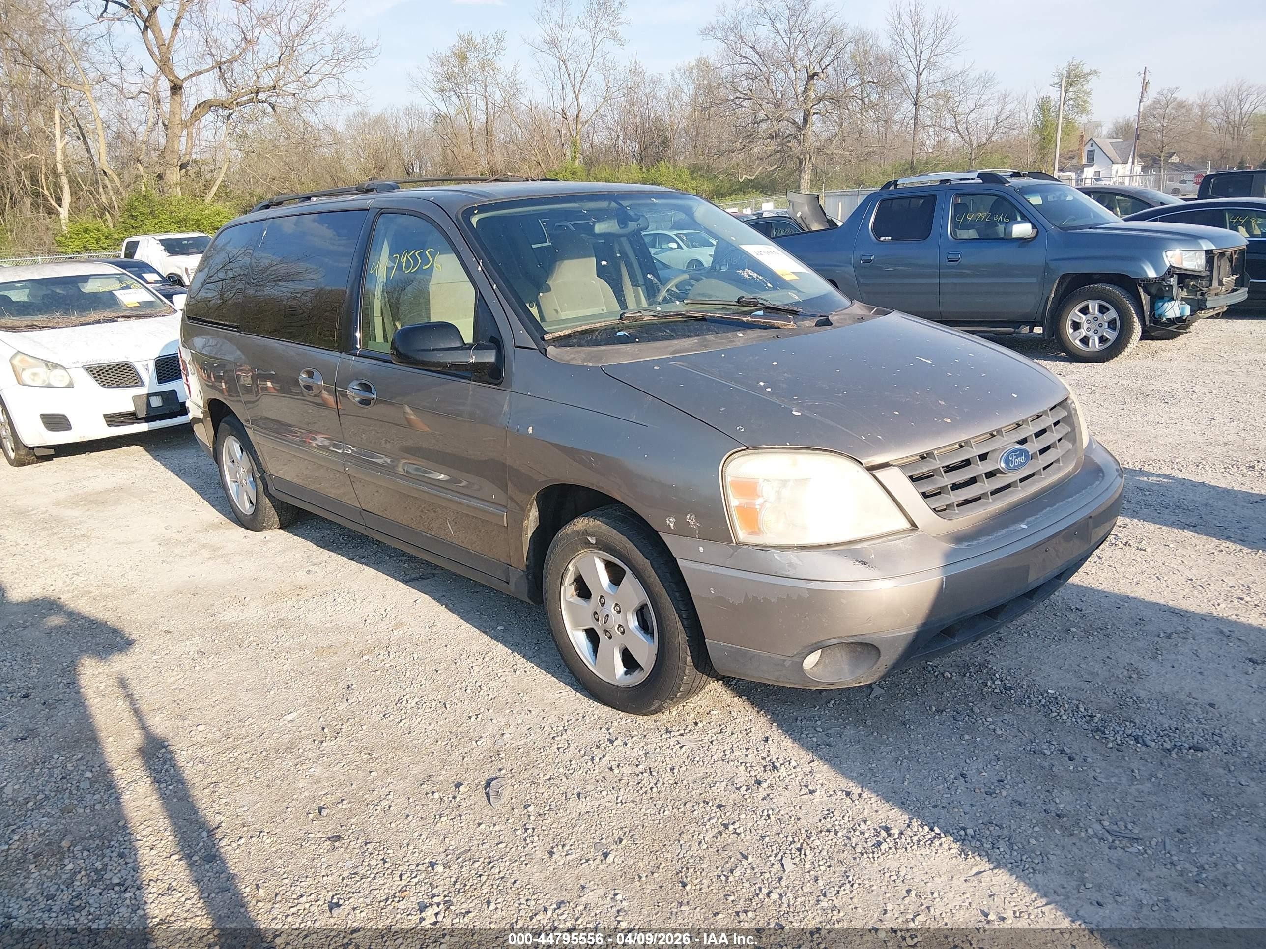 2005 Ford Freestar SES, VIN 2FMZA57665BA78926 — Side