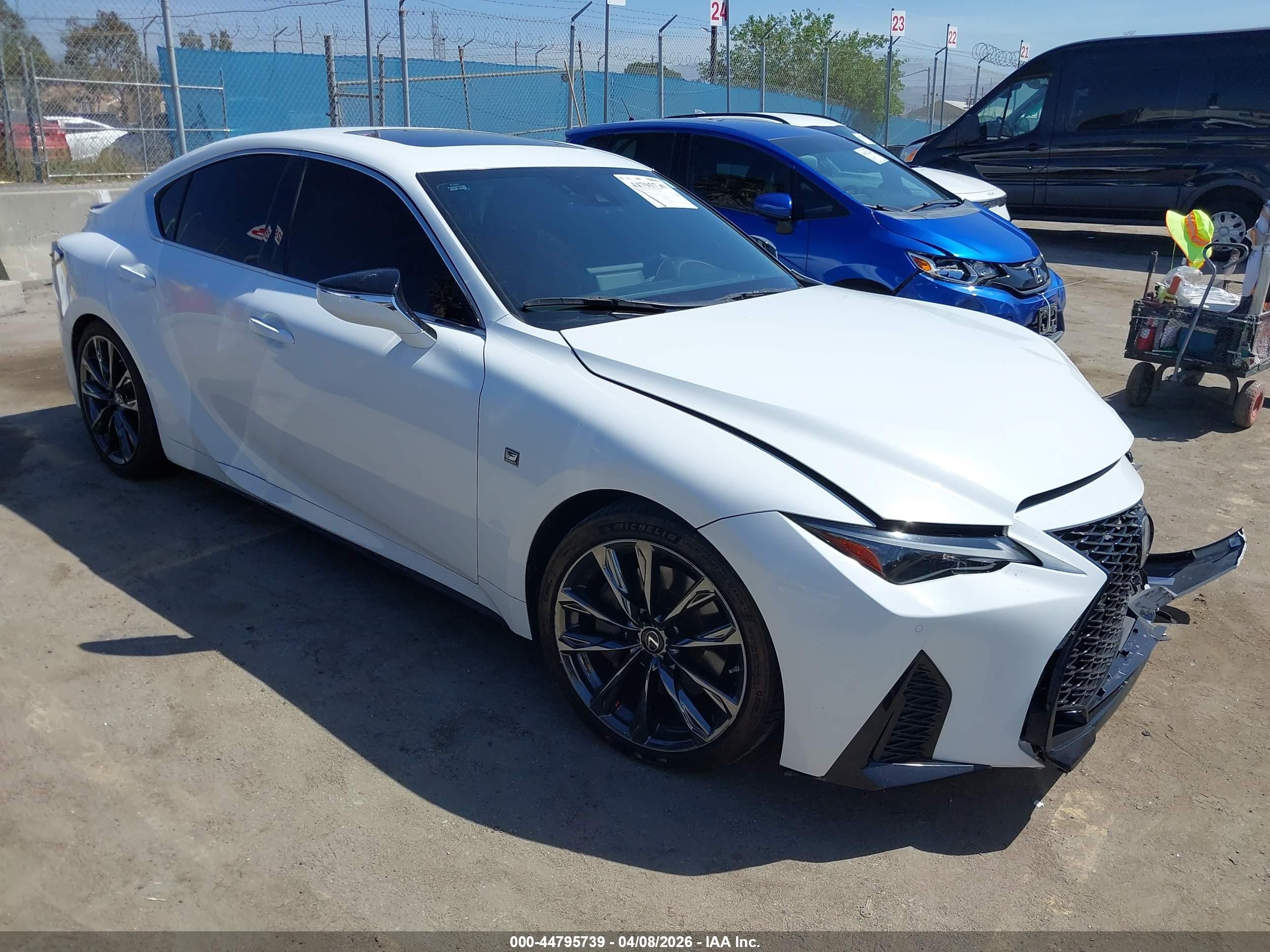 2021 Lexus IS 350 F Sport, VIN JTHGZ1B2XM5039632 — Перед