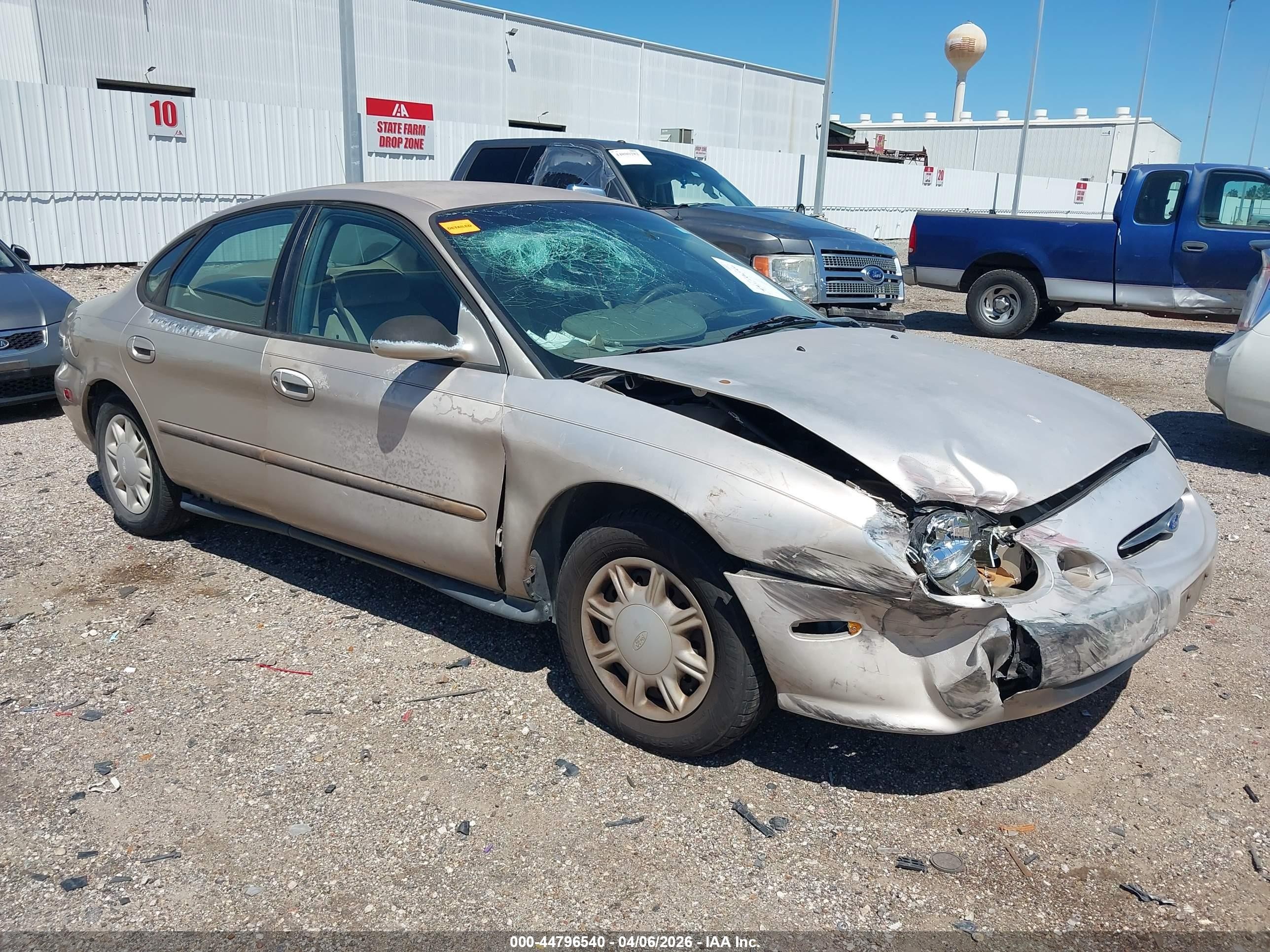 1998 Ford Taurus LX, VIN 1FAFP52U5WG217097 — Перед