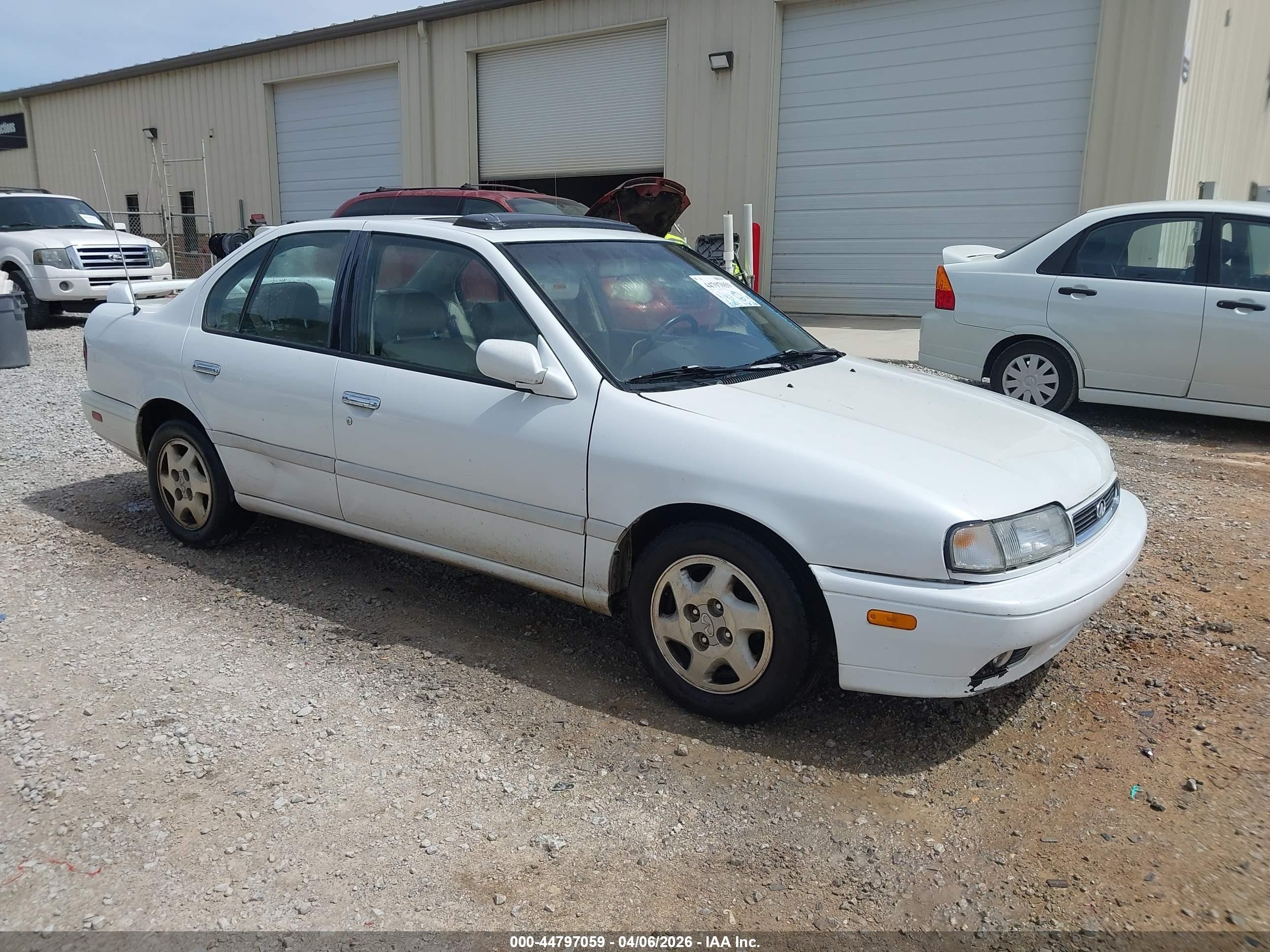 1995 Infiniti G20, VIN JNKCP01D5ST511584 — Side