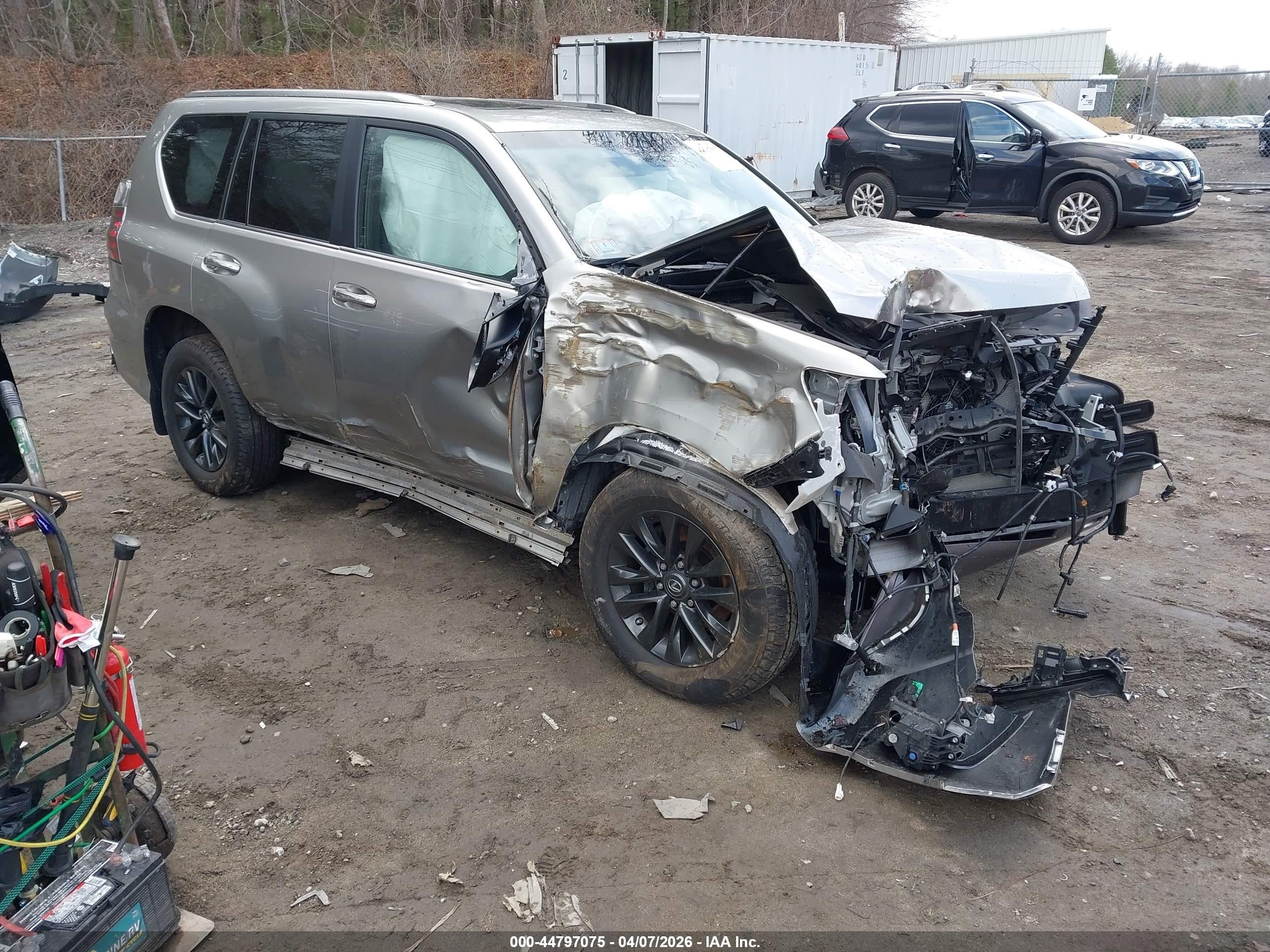 2023 Lexus GX 460 Premium, VIN JTJAM7BX6P5382508 — Перед